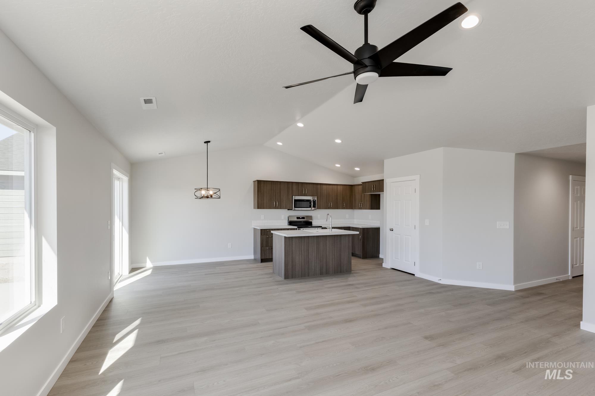 5456 S Bittercreek Ave, Meridian, Idaho 83642, 3 Bedrooms, 2 Bathrooms, Residential For Sale, Price $404,990,MLS 98974823