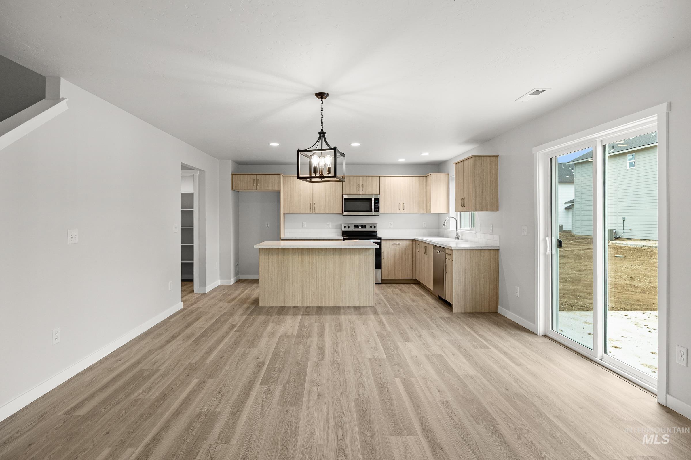 13727 Judson St, Caldwell, Idaho 83607, 5 Bedrooms, 3 Bathrooms, Residential For Sale, Price $464,990, 98974830