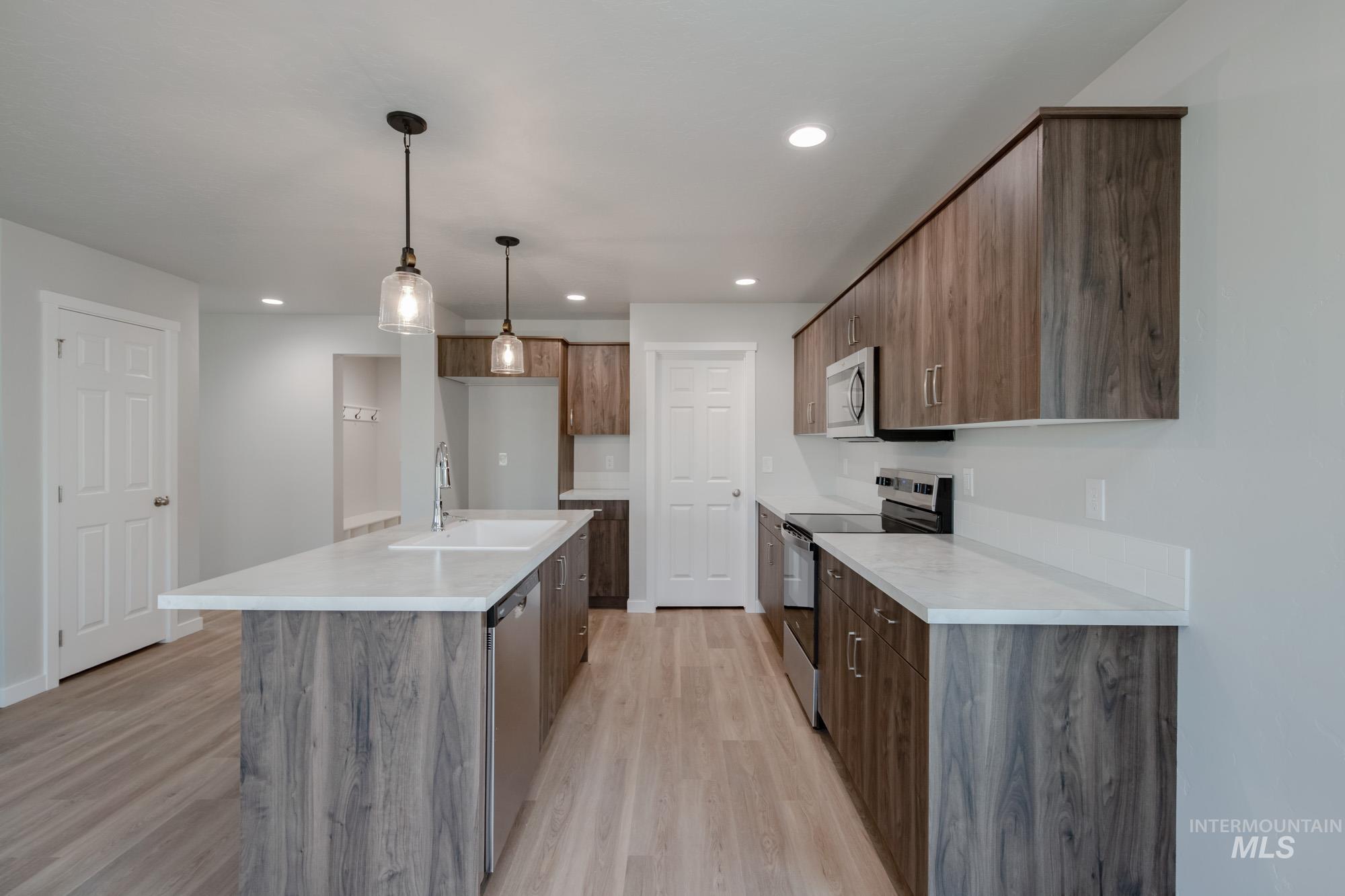 2543 W Fallon Lp, Nampa, Idaho 83651, 3 Bedrooms, 2.5 Bathrooms, Residential For Sale, Price $405,990,MLS 98974835