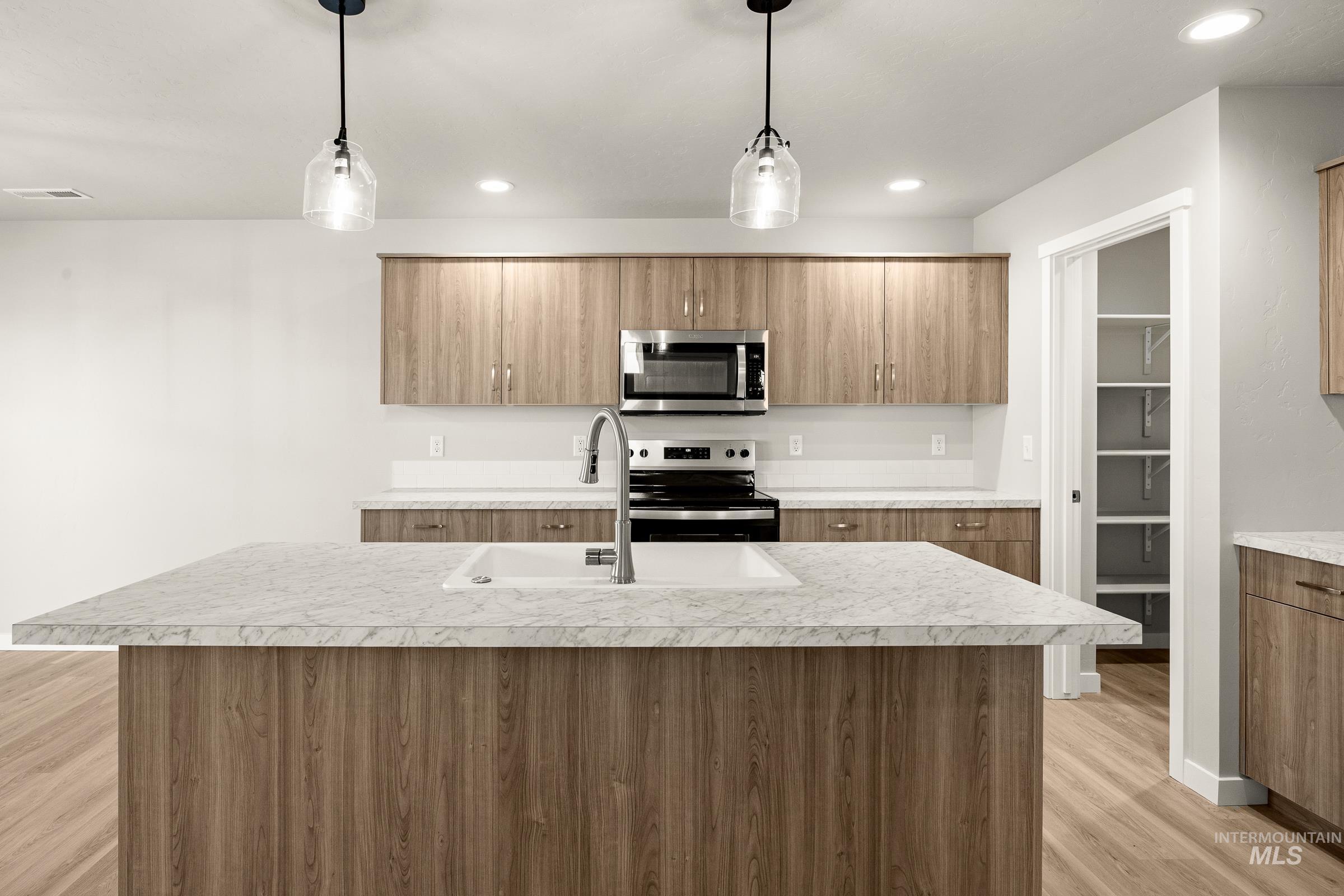 19598 Snowyside Way, Caldwell, Idaho 83605, 3 Bedrooms, 2.5 Bathrooms, Residential For Sale, Price $409,990, 98974837