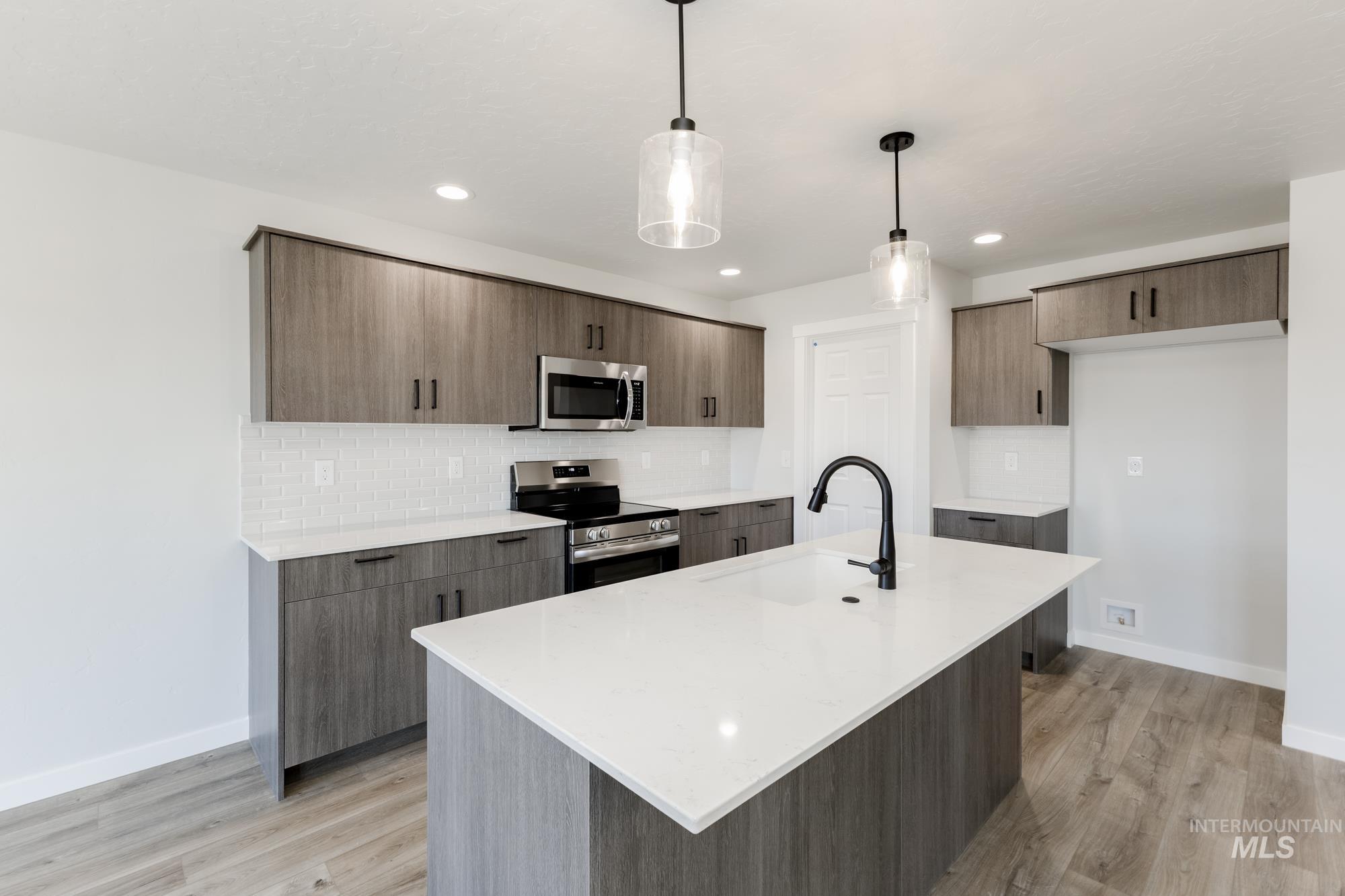 19598 Snowyside Way, Caldwell, Idaho 83605, 3 Bedrooms, 2.5 Bathrooms, Residential For Sale, Price $409,990,MLS 98974837