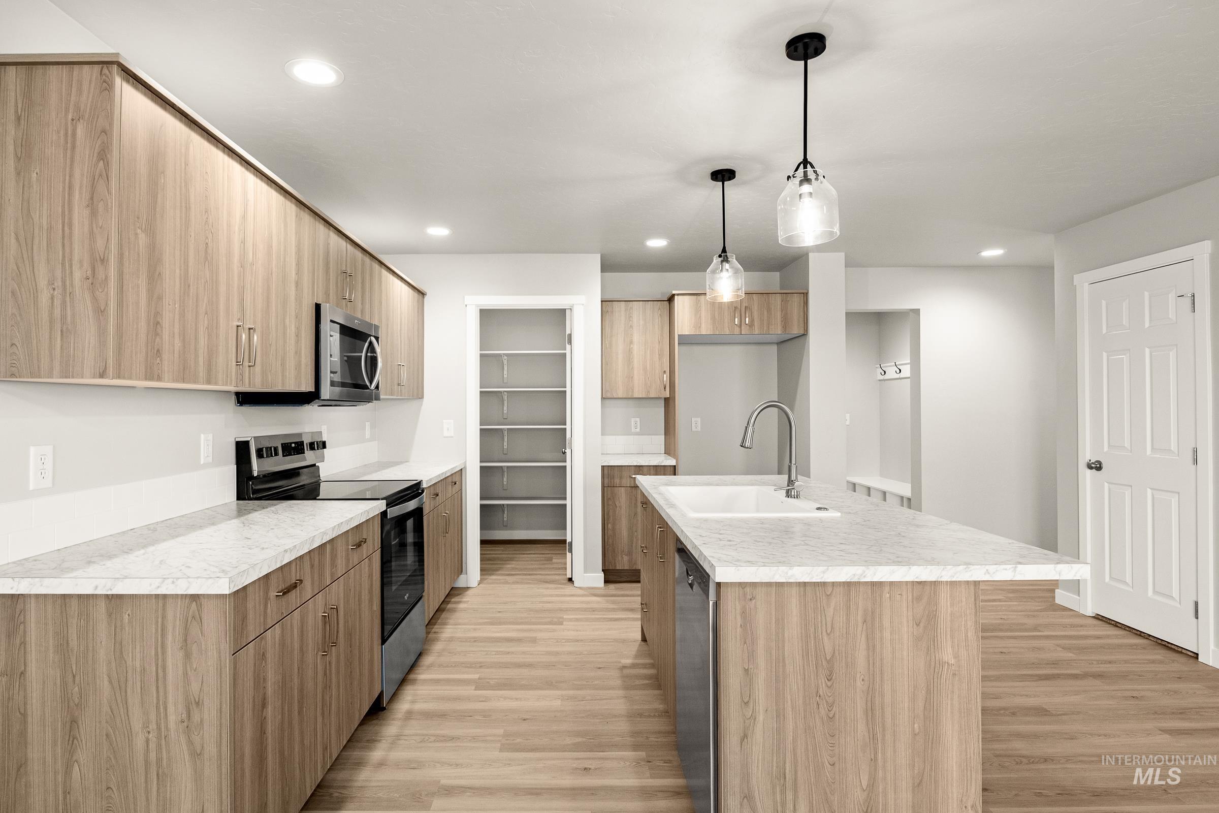 19598 Snowyside Way, Caldwell, Idaho 83605, 3 Bedrooms, 2.5 Bathrooms, Residential For Sale, Price $409,990, 98974837