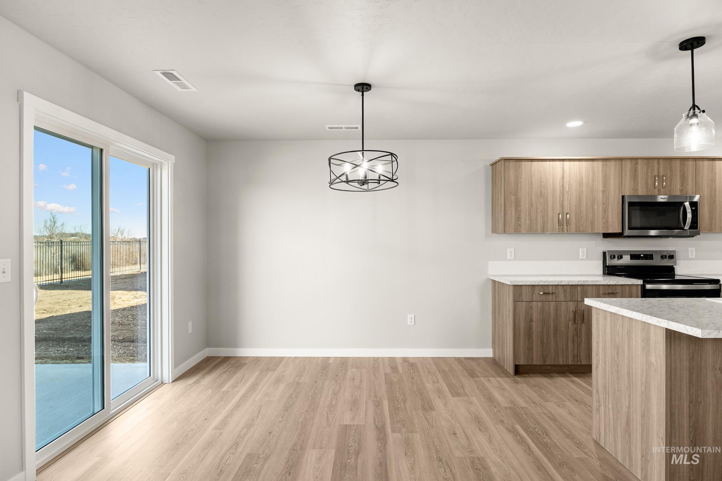 19598 Snowyside Way, Caldwell, Idaho 83605, 3 Bedrooms, 2.5 Bathrooms, Residential For Sale, Price $409,990, 98974837