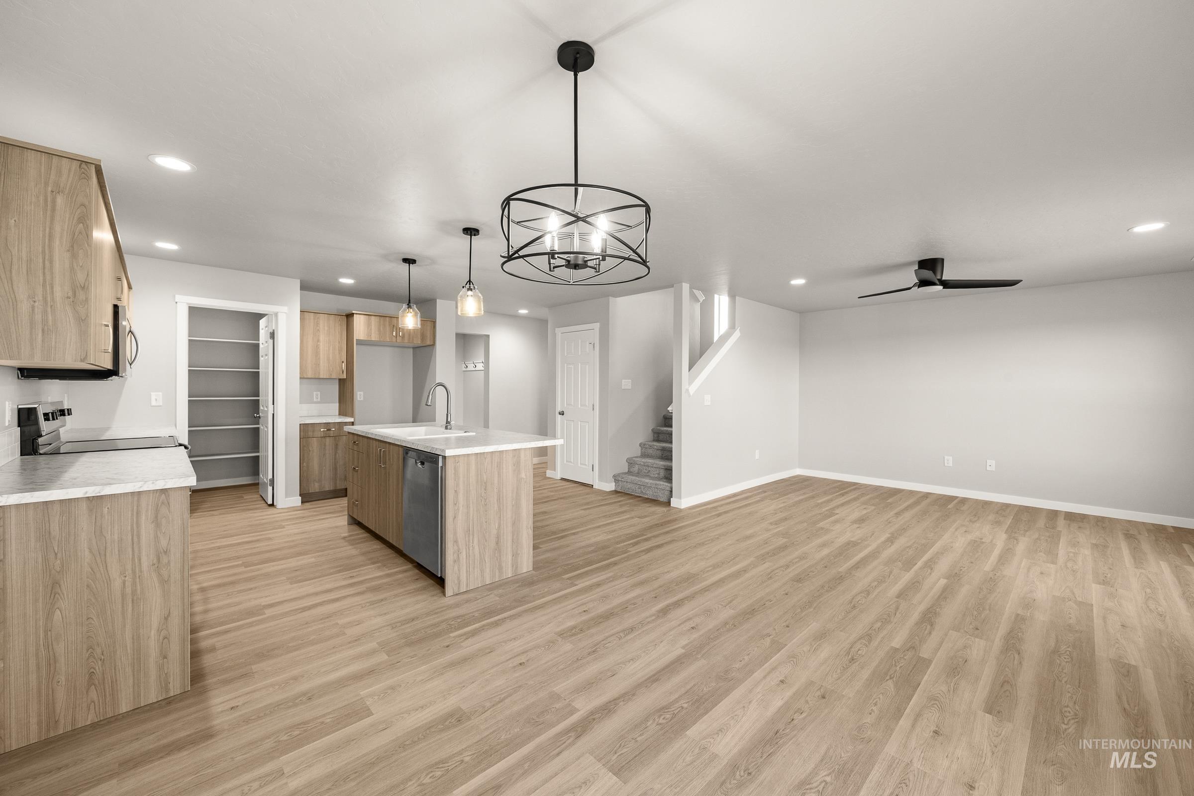 19598 Snowyside Way, Caldwell, Idaho 83605, 3 Bedrooms, 2.5 Bathrooms, Residential For Sale, Price $409,990, 98974837