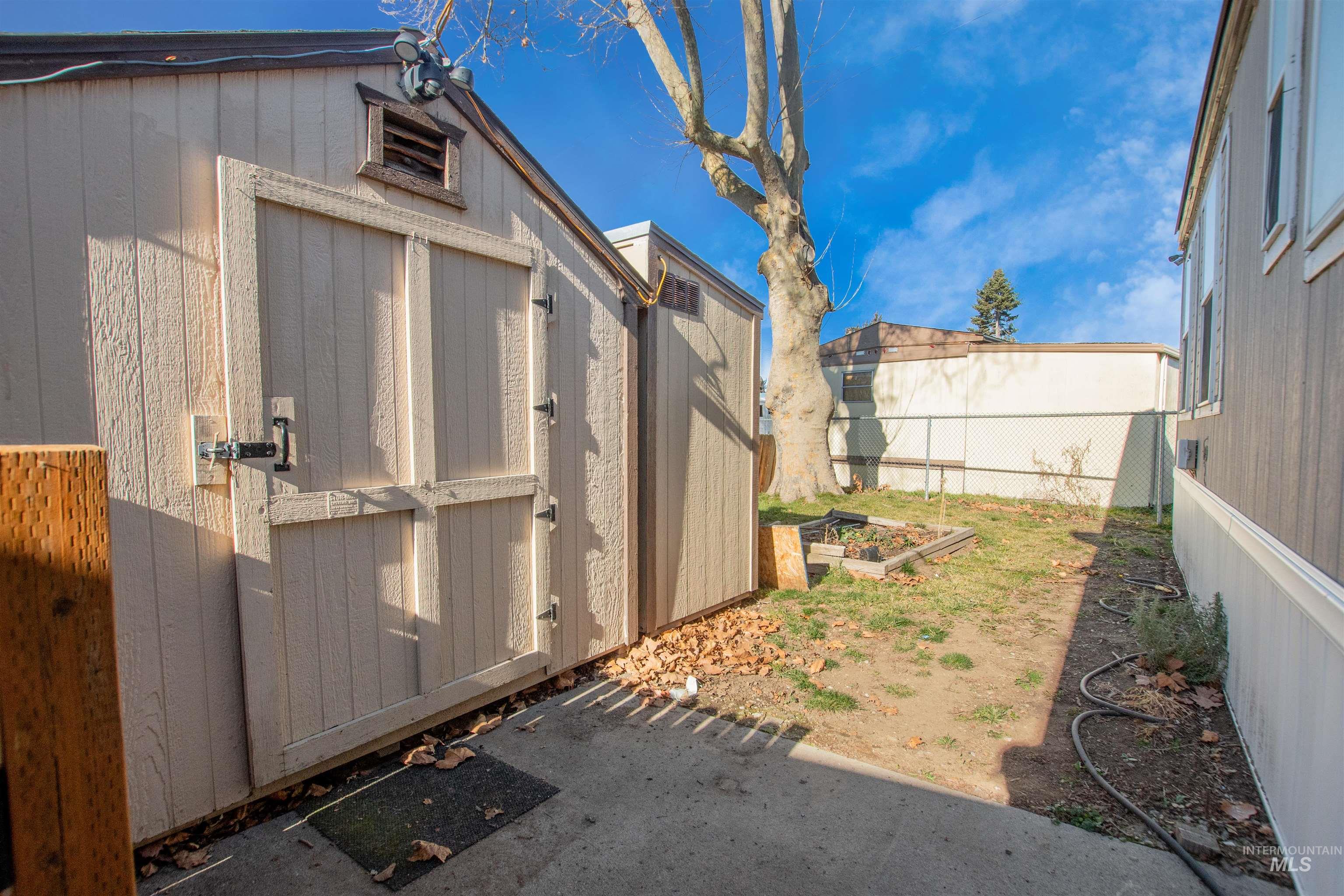 815 S Curtis Rd, Boise, Idaho 83705, 2 Bedrooms, 1 Bathroom, Residential For Sale, Price $74,900,MLS 98974838