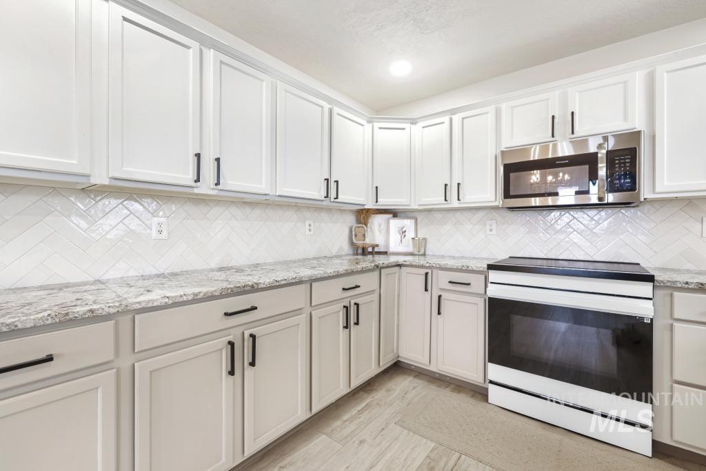 2243 E 4000 N, Filer, Idaho 83328, 3 Bedrooms, 2 Bathrooms, Residential For Sale, Price $495,000,MLS 98974840