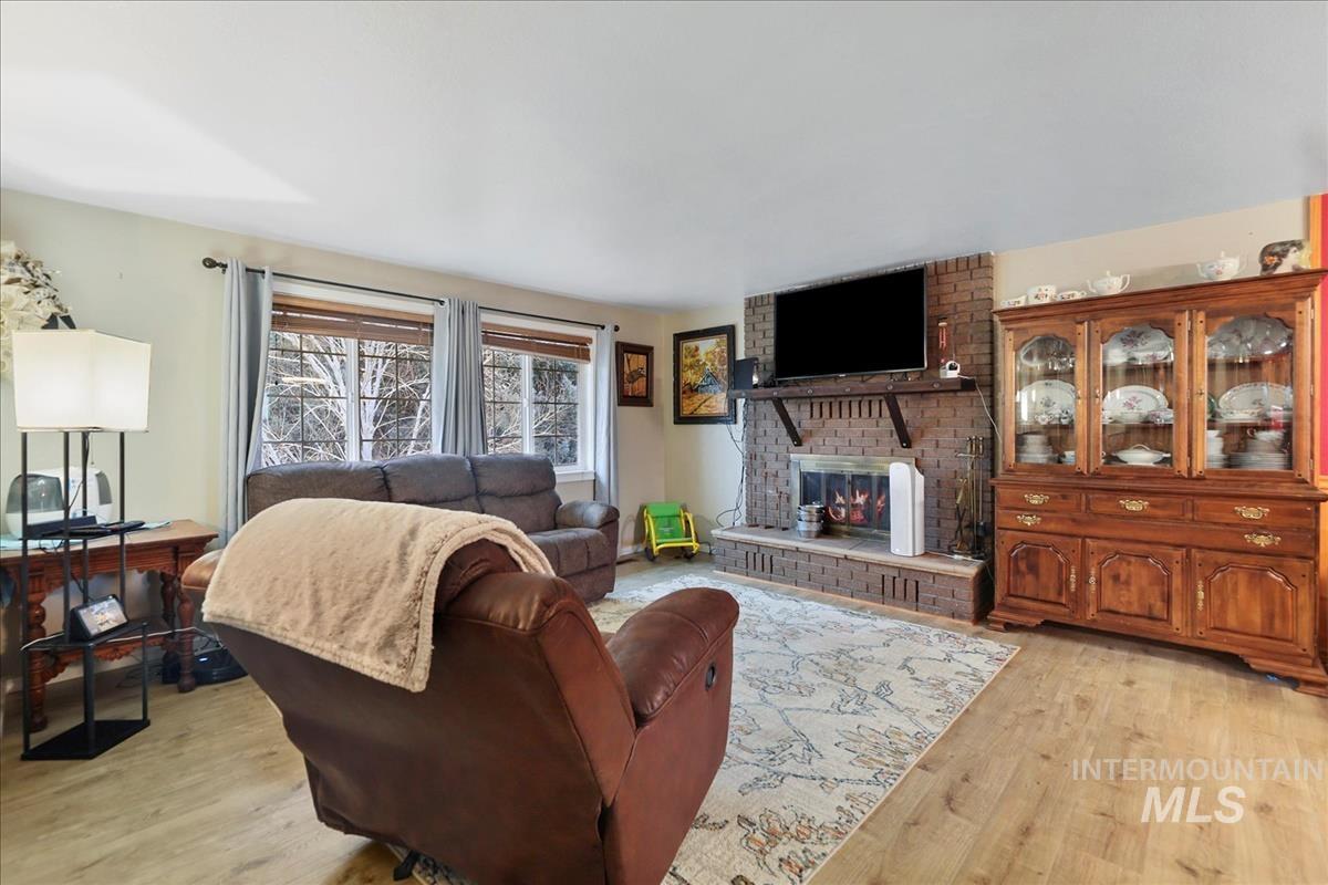 195 NW Carrie Circle, Mountain Home, Idaho 83647, 4 Bedrooms, 3 Bathrooms, Residential For Sale, Price $400,000, 98974841