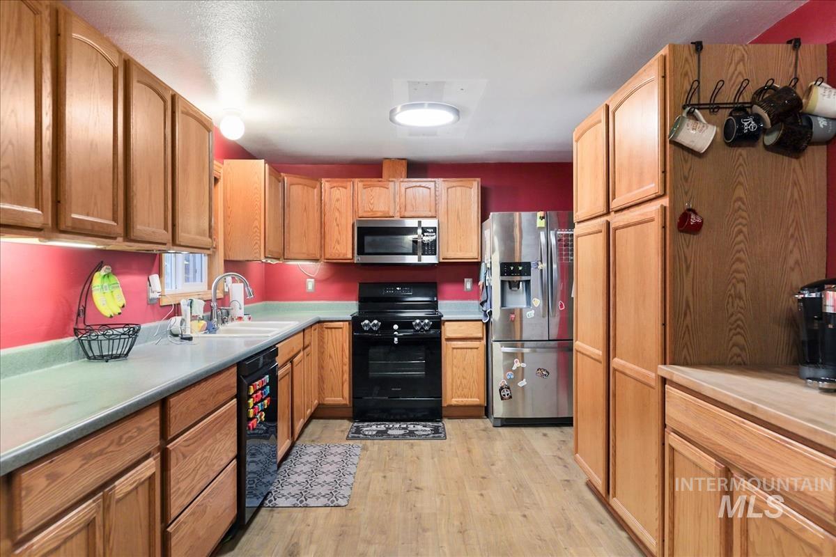 195 NW Carrie Circle, Mountain Home, Idaho 83647, 4 Bedrooms, 3 Bathrooms, Residential For Sale, Price $400,000, 98974841