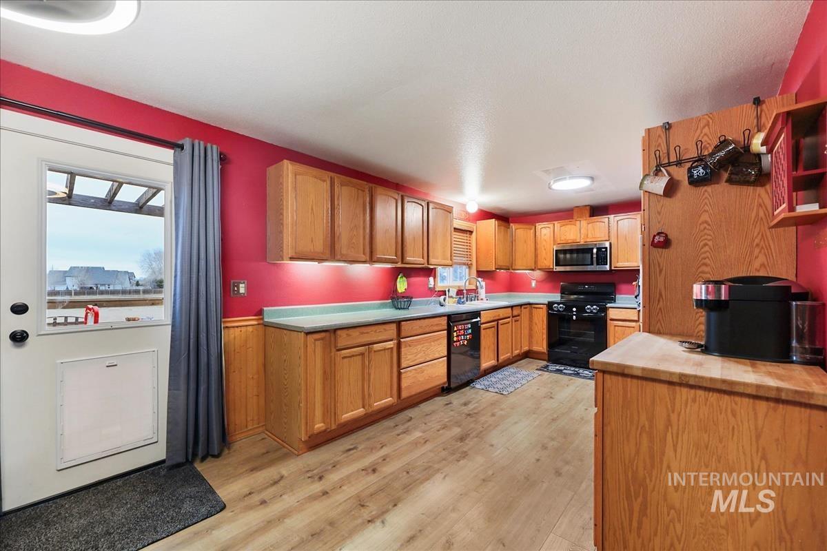 195 NW Carrie Circle, Mountain Home, Idaho 83647, 4 Bedrooms, 3 Bathrooms, Residential For Sale, Price $400,000, 98974841