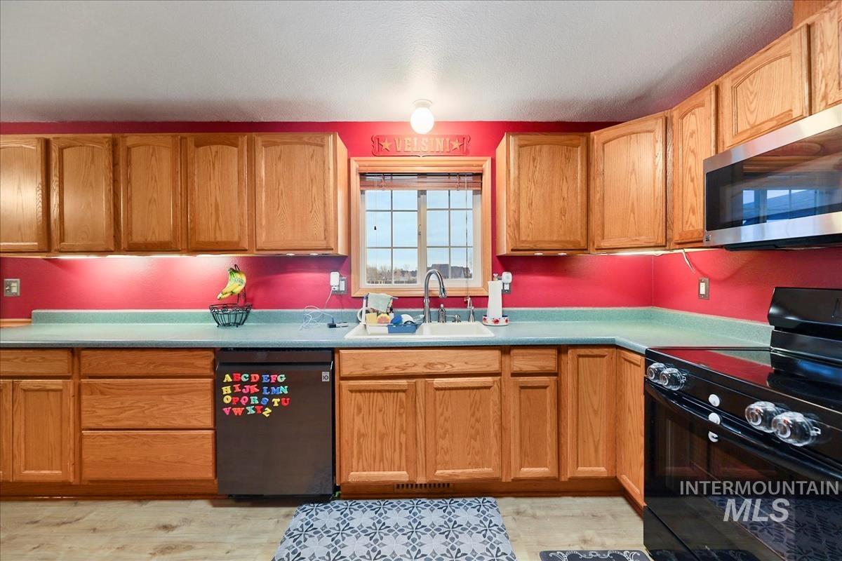 195 NW Carrie Circle, Mountain Home, Idaho 83647, 4 Bedrooms, 3 Bathrooms, Residential For Sale, Price $400,000, 98974841