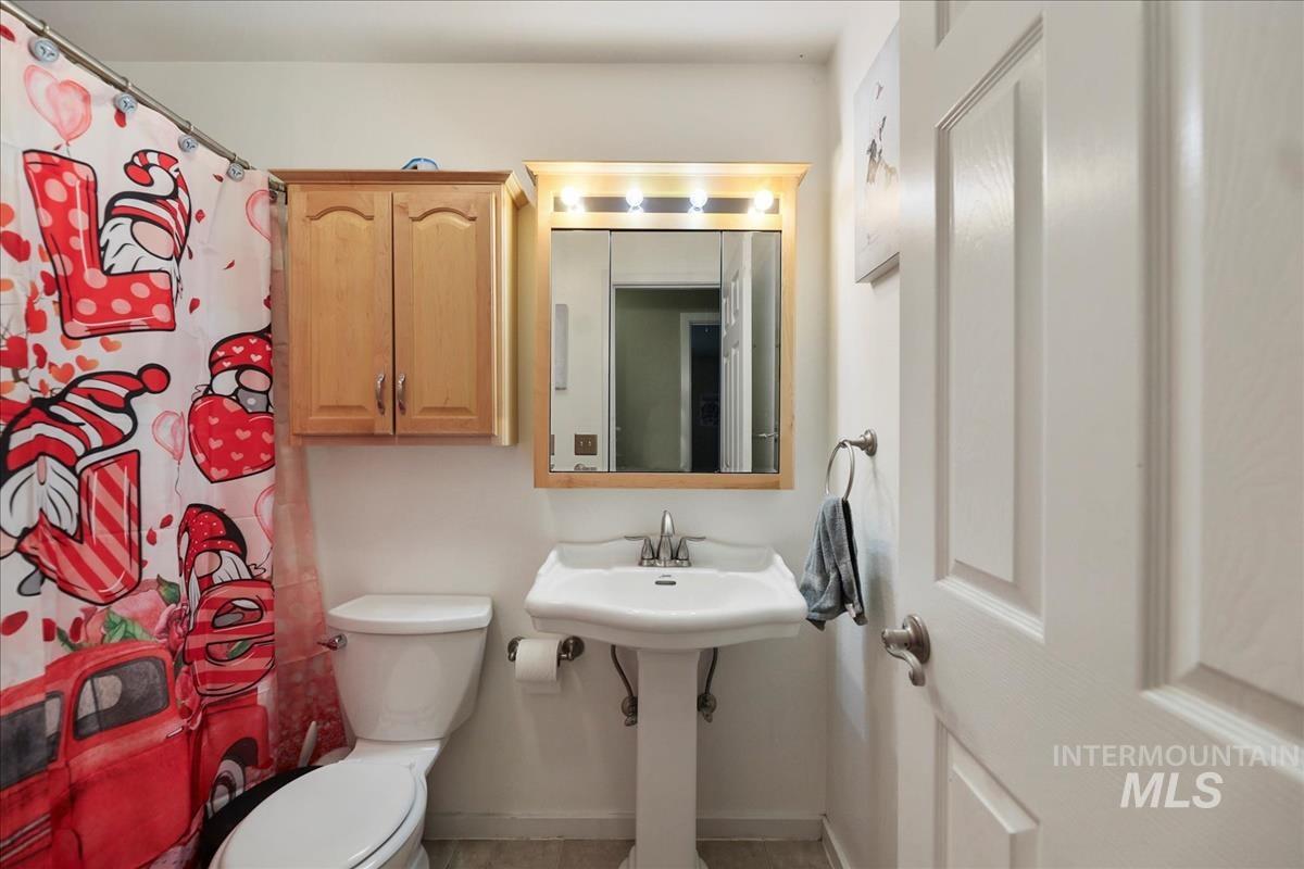 195 NW Carrie Circle, Mountain Home, Idaho 83647, 4 Bedrooms, 3 Bathrooms, Residential For Sale, Price $400,000, 98974841