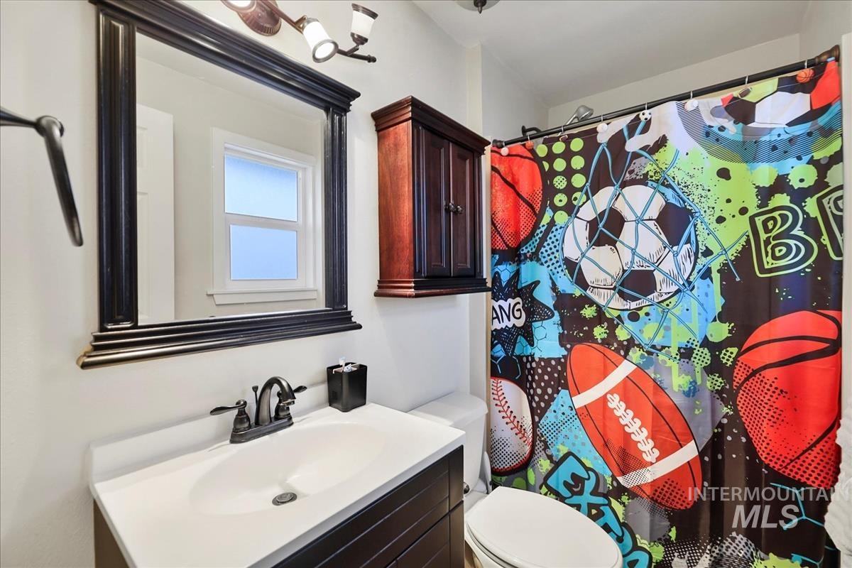 195 NW Carrie Circle, Mountain Home, Idaho 83647, 4 Bedrooms, 3 Bathrooms, Residential For Sale, Price $400,000, 98974841