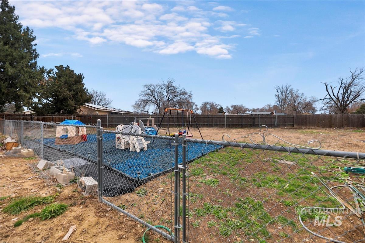 195 NW Carrie Circle, Mountain Home, Idaho 83647, 4 Bedrooms, 3 Bathrooms, Residential For Sale, Price $400,000, 98974841