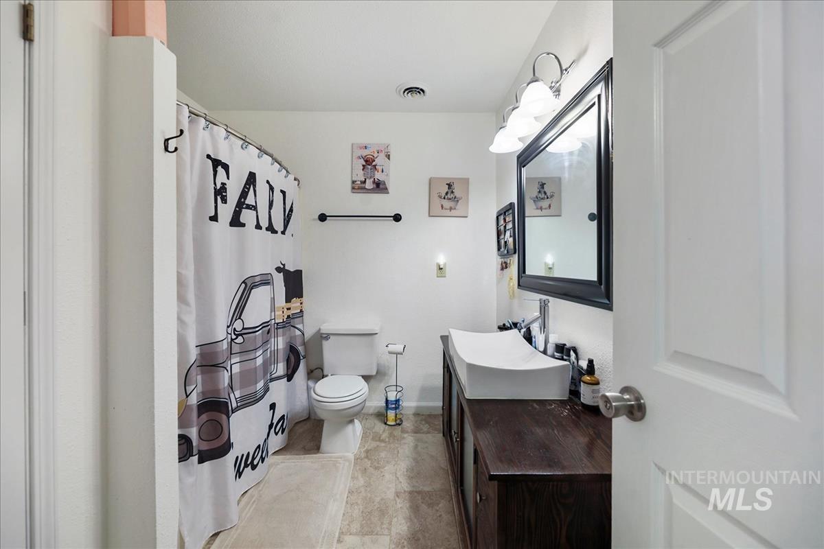 195 NW Carrie Circle, Mountain Home, Idaho 83647, 4 Bedrooms, 3 Bathrooms, Residential For Sale, Price $400,000, 98974841