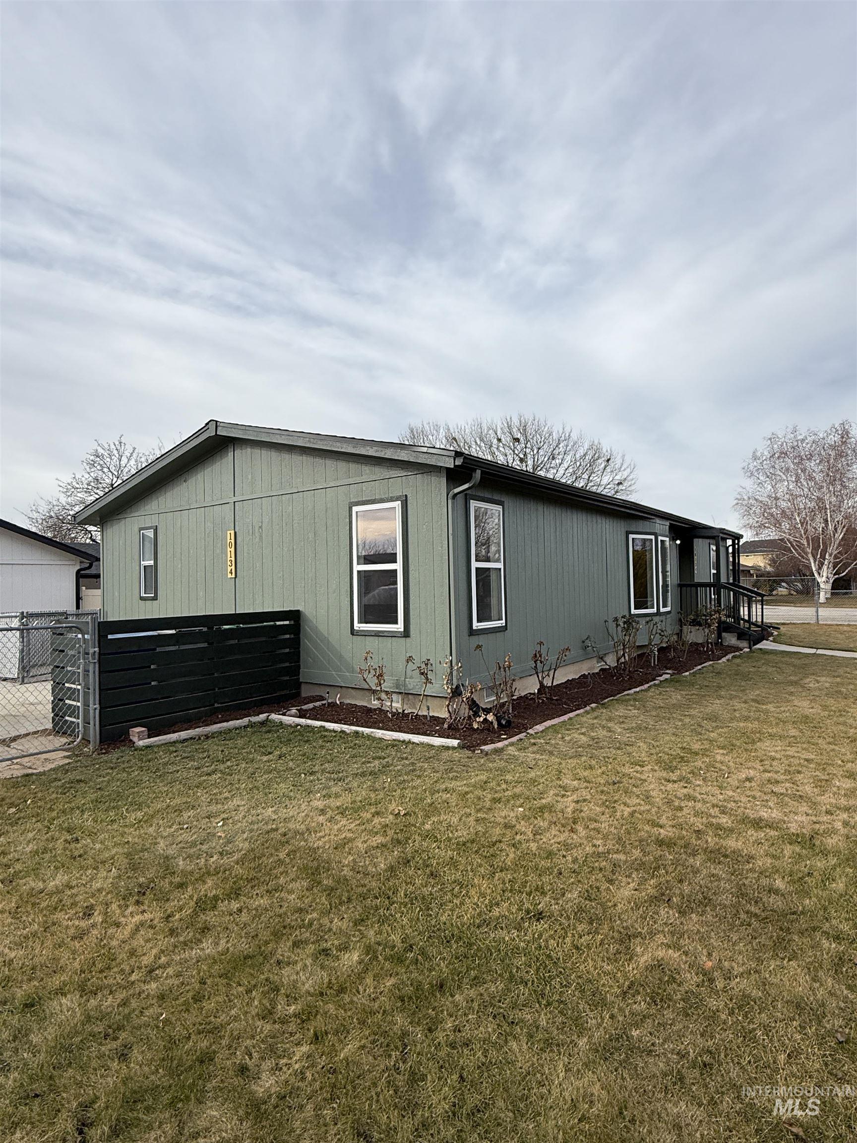 10134 W Mesquite Ln, Boise, Idaho 83704, 3 Bedrooms, 2 Bathrooms, Residential For Sale, Price $345,000,MLS 98974845