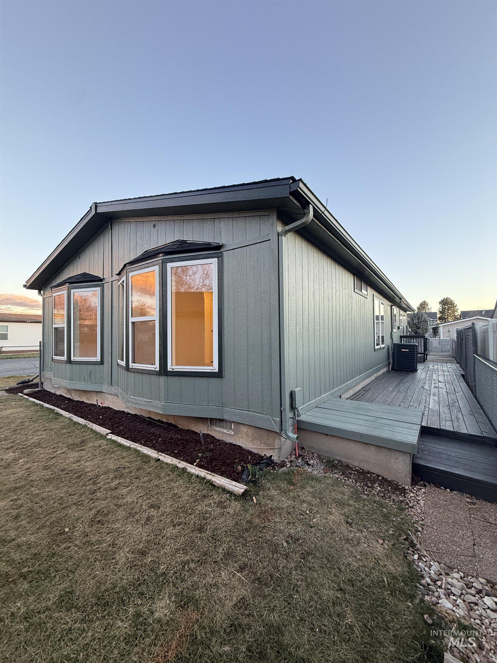 10134 W Mesquite Ln, Boise, Idaho 83704, 3 Bedrooms, 2 Bathrooms, Residential For Sale, Price $345,000,MLS 98974845