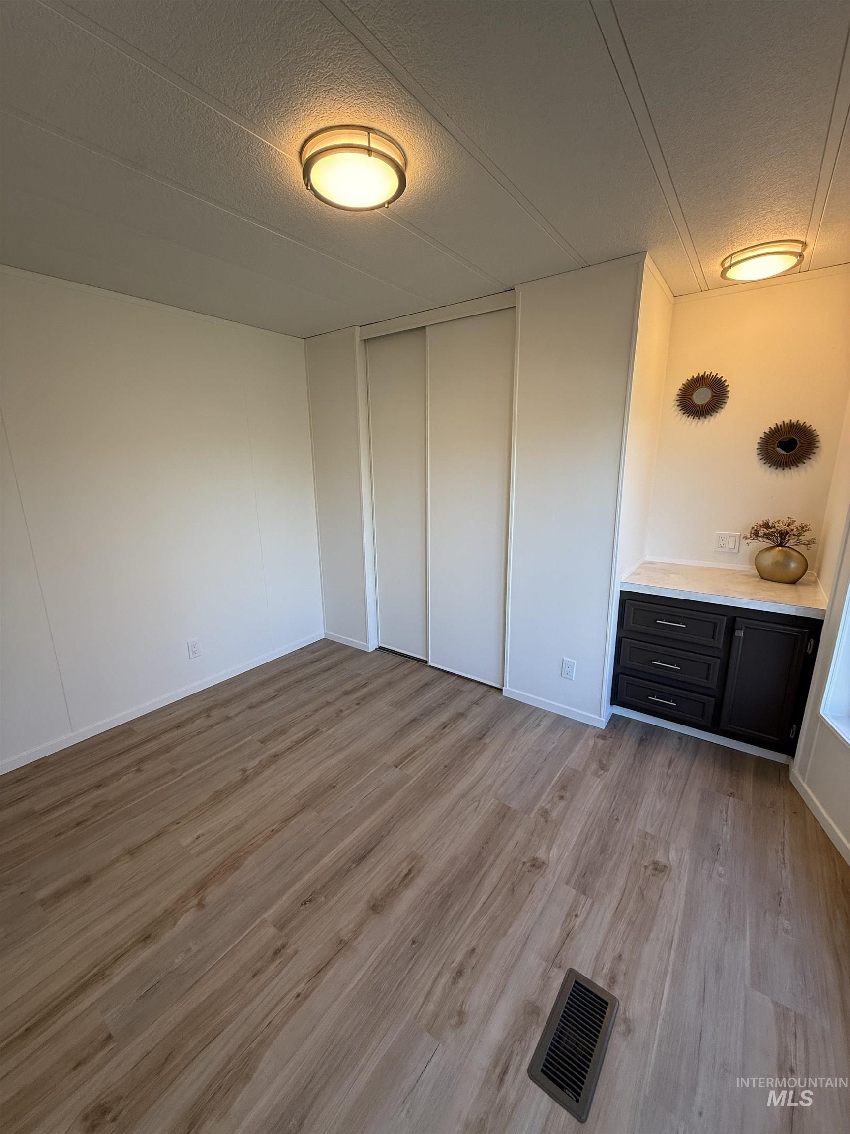 10134 W Mesquite Ln, Boise, Idaho 83704, 3 Bedrooms, 2 Bathrooms, Residential For Sale, Price $345,000,MLS 98974845