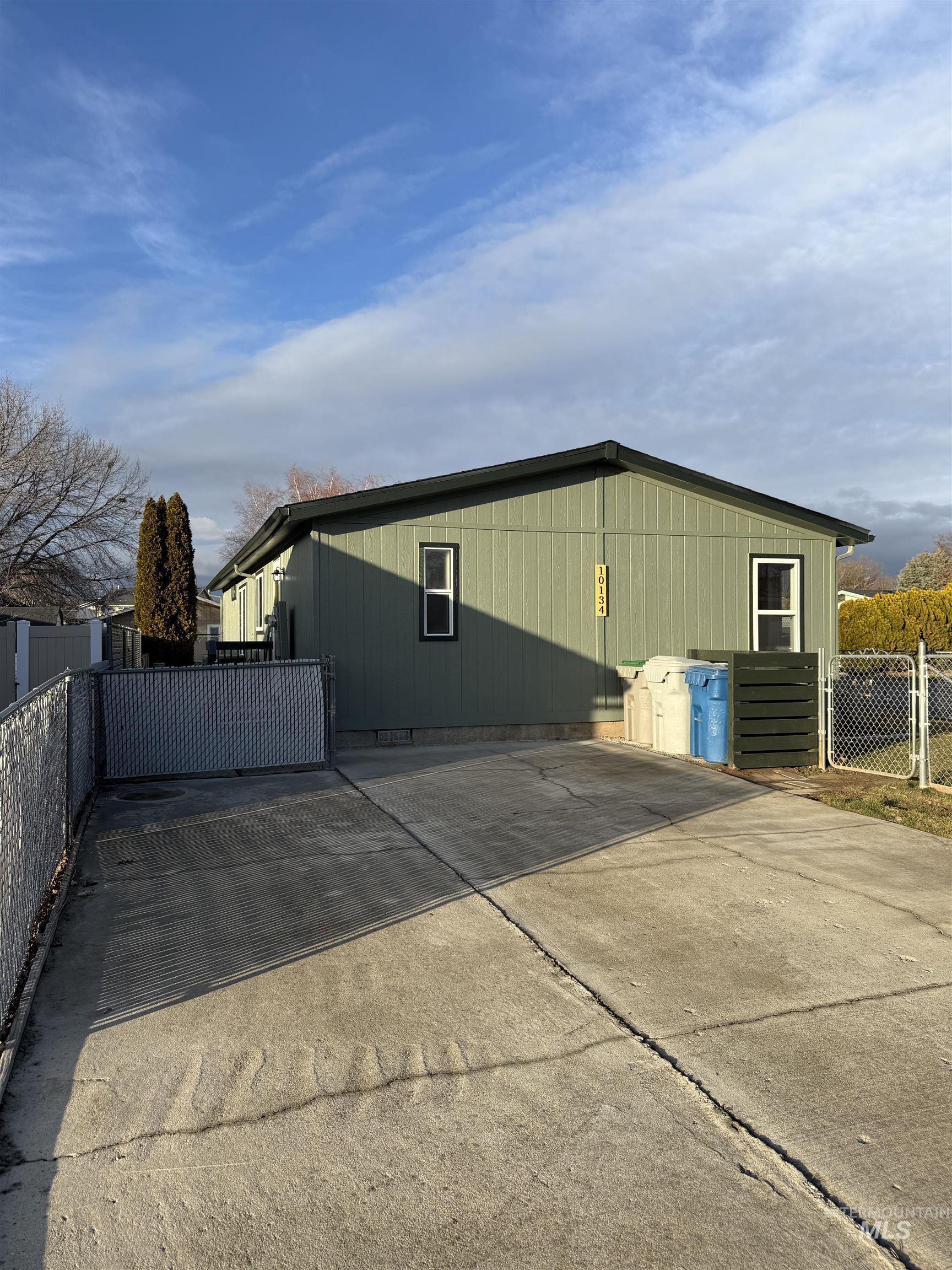 10134 W Mesquite Ln, Boise, Idaho 83704, 3 Bedrooms, 2 Bathrooms, Residential For Sale, Price $345,000,MLS 98974845
