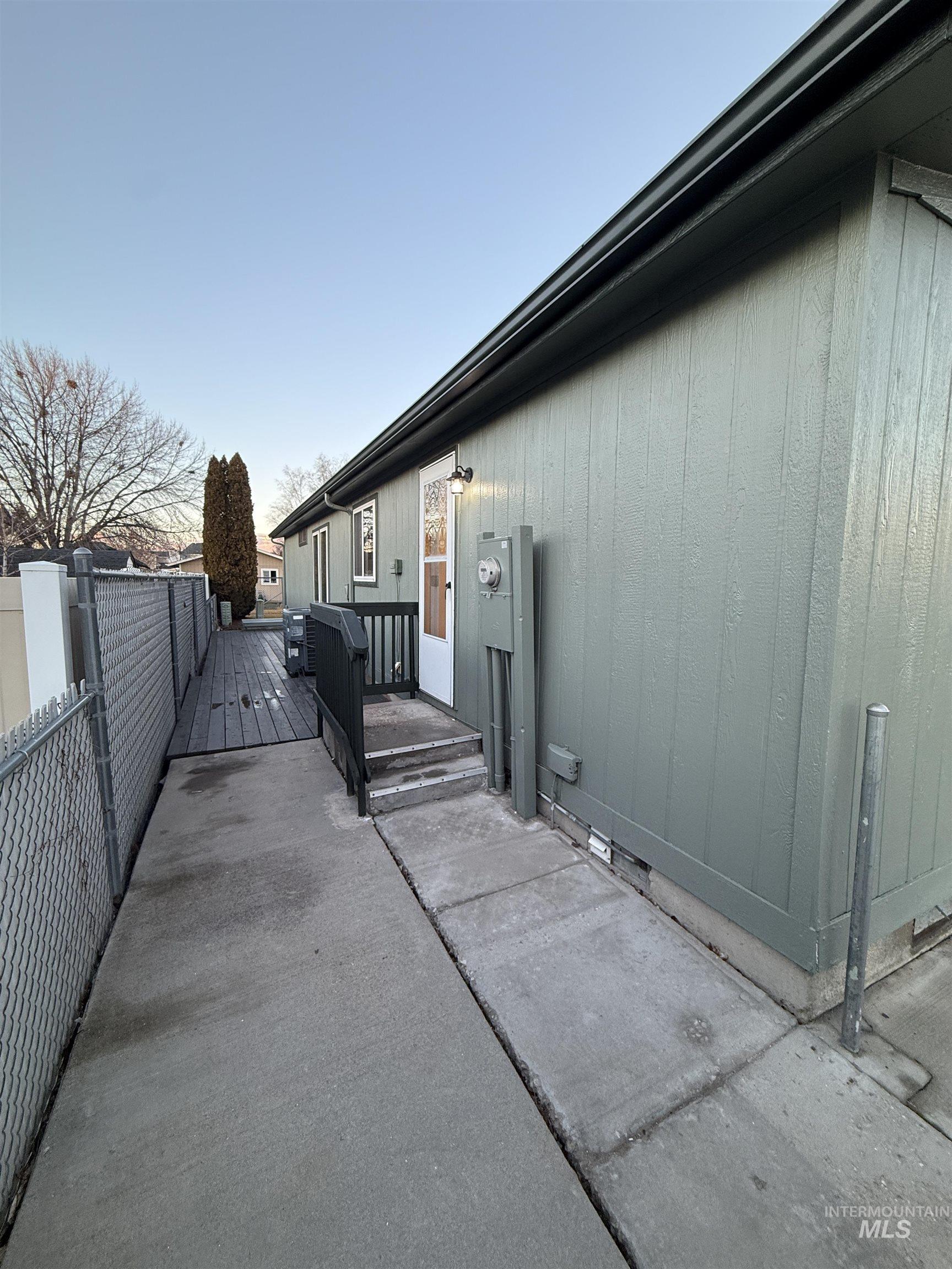 10134 W Mesquite Ln, Boise, Idaho 83704, 3 Bedrooms, 2 Bathrooms, Residential For Sale, Price $345,000,MLS 98974845