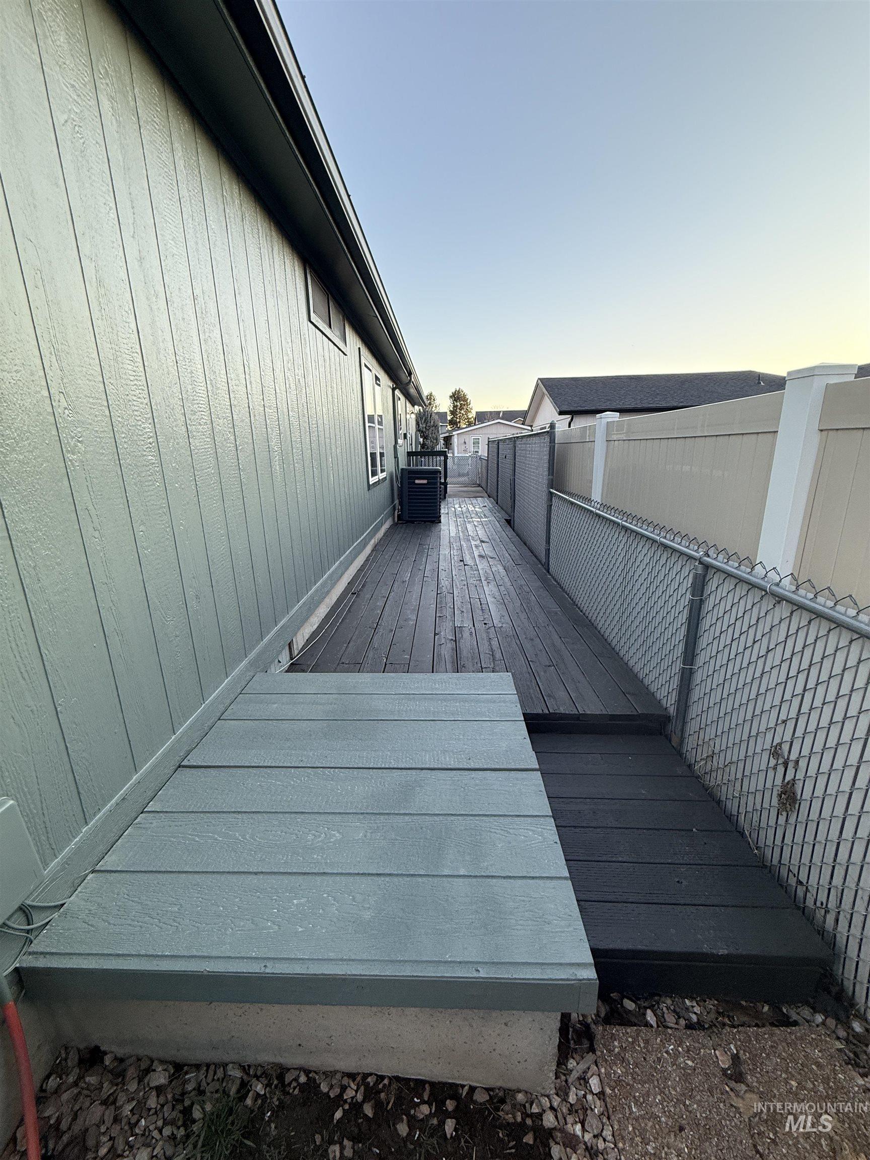 10134 W Mesquite Ln, Boise, Idaho 83704, 3 Bedrooms, 2 Bathrooms, Residential For Sale, Price $345,000,MLS 98974845