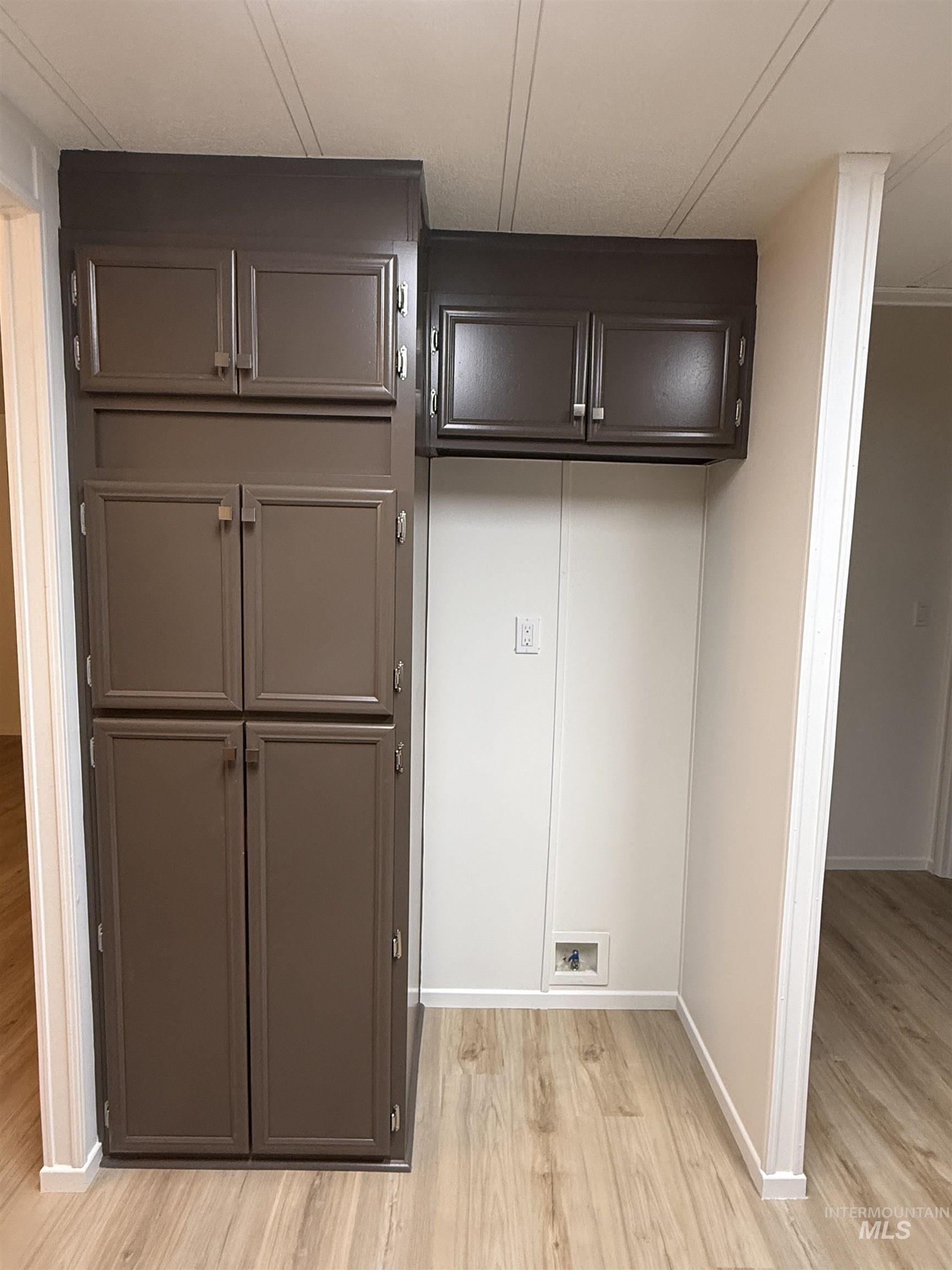 10134 W Mesquite Ln, Boise, Idaho 83704, 3 Bedrooms, 2 Bathrooms, Residential For Sale, Price $345,000,MLS 98974845