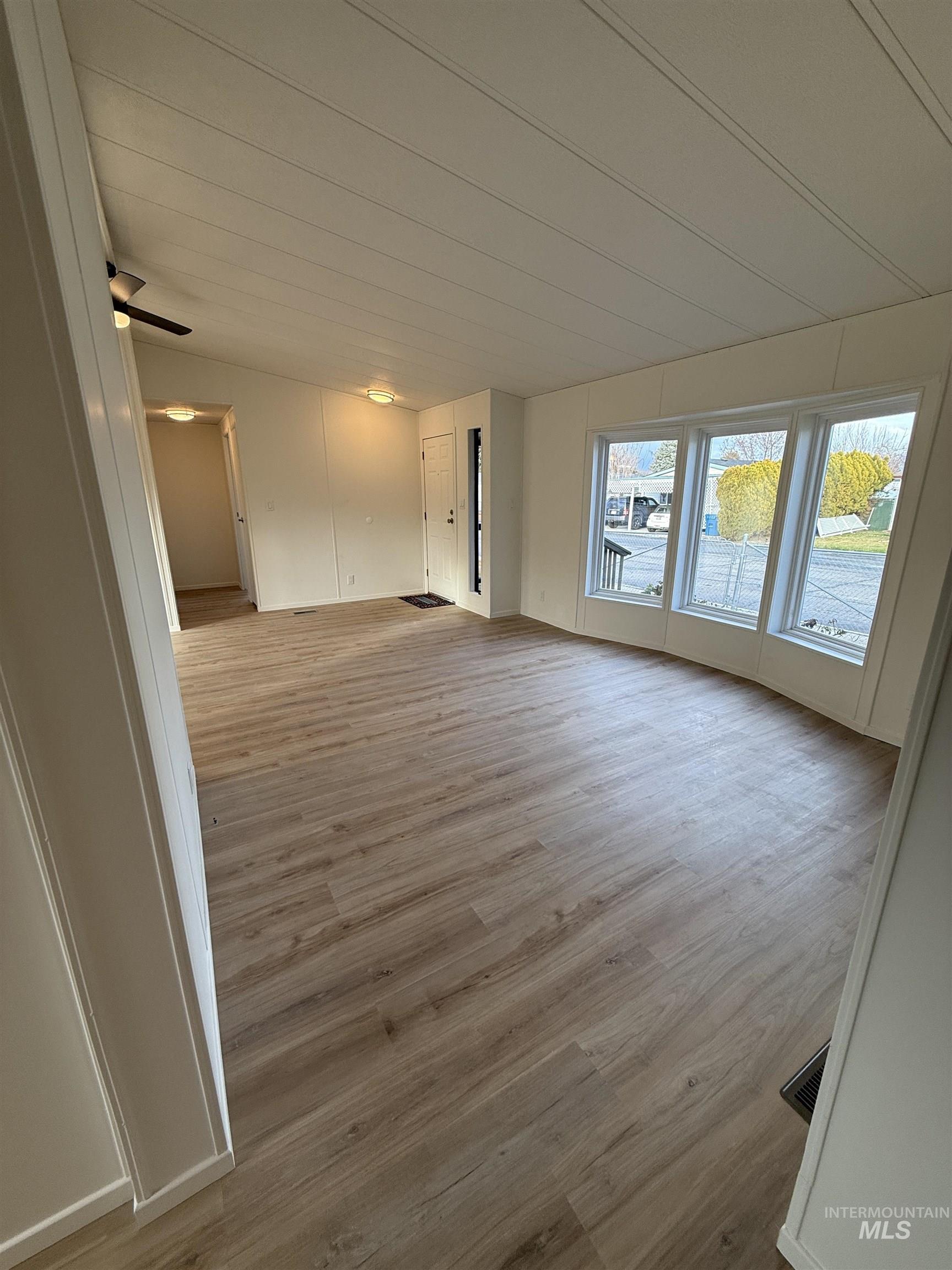 10134 W Mesquite Ln, Boise, Idaho 83704, 3 Bedrooms, 2 Bathrooms, Residential For Sale, Price $345,000,MLS 98974845