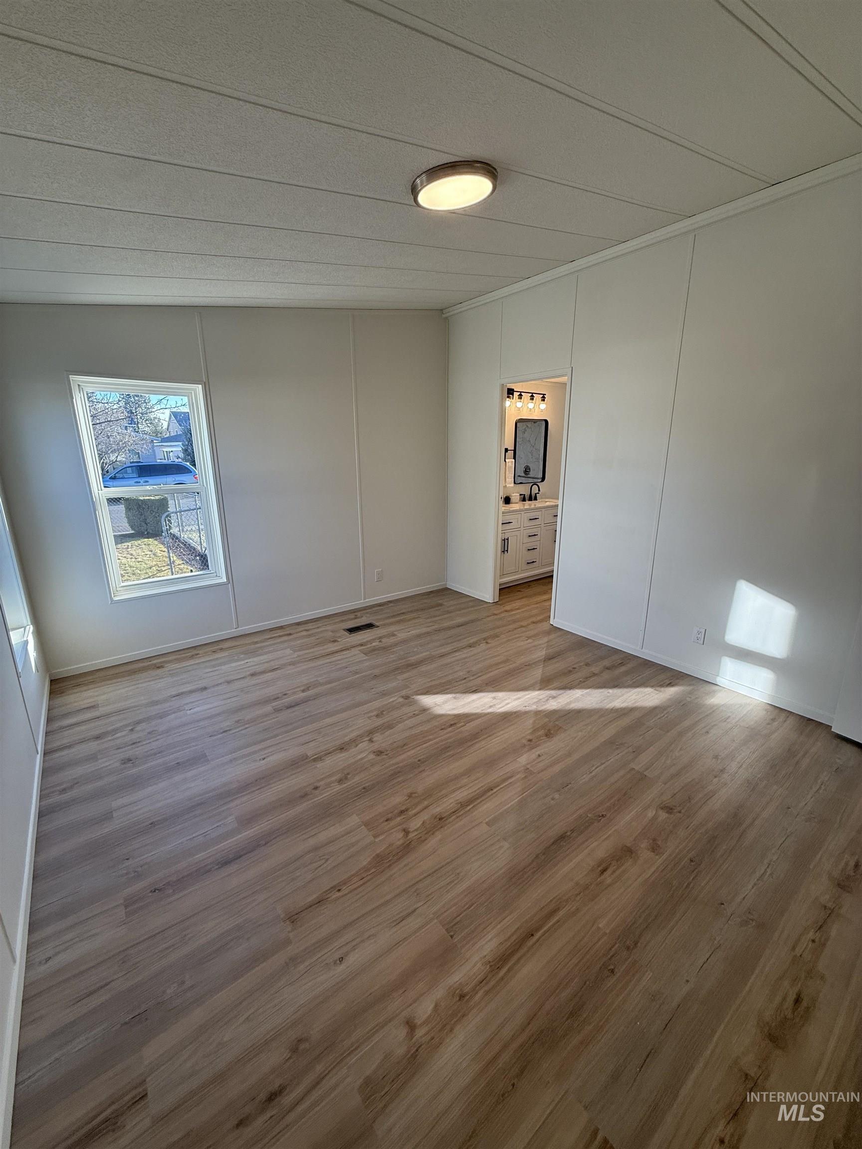 10134 W Mesquite Ln, Boise, Idaho 83704, 3 Bedrooms, 2 Bathrooms, Residential For Sale, Price $345,000,MLS 98974845