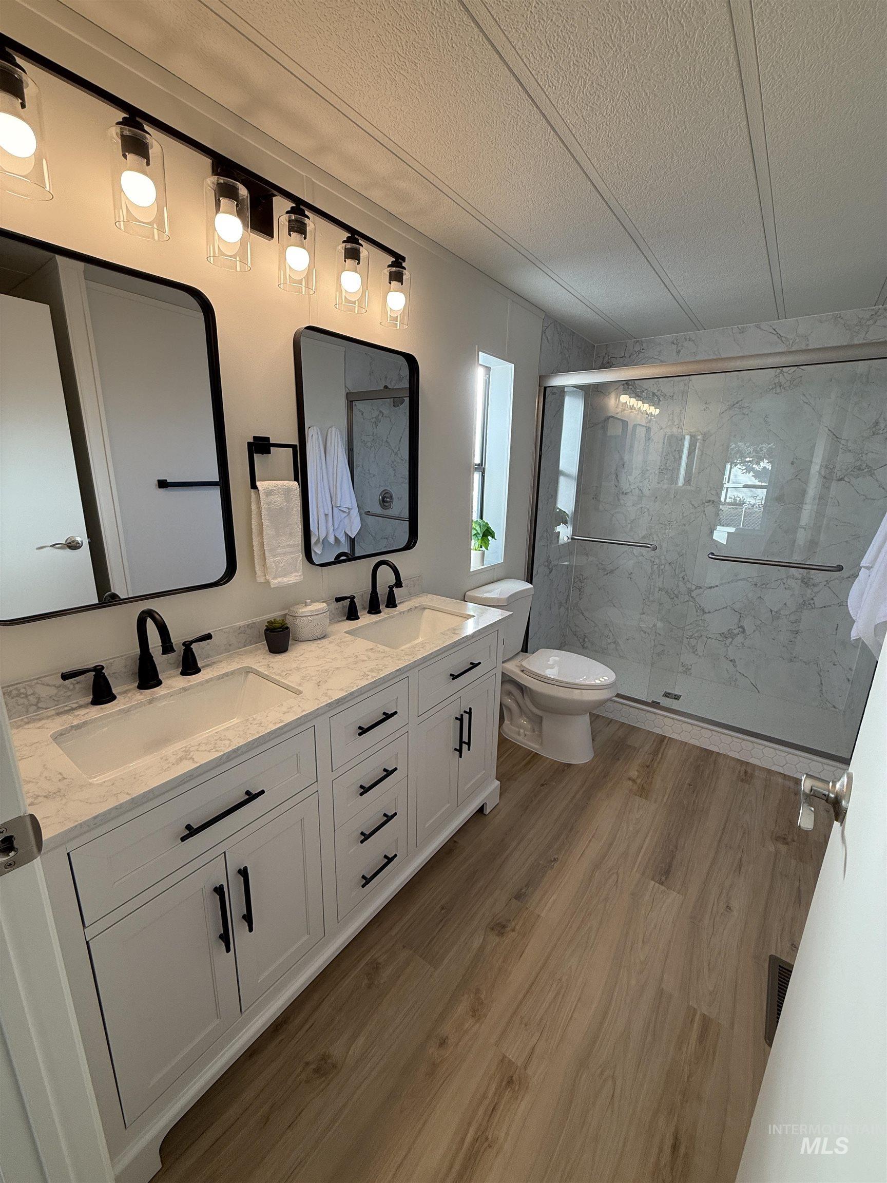 10134 W Mesquite Ln, Boise, Idaho 83704, 3 Bedrooms, 2 Bathrooms, Residential For Sale, Price $345,000,MLS 98974845