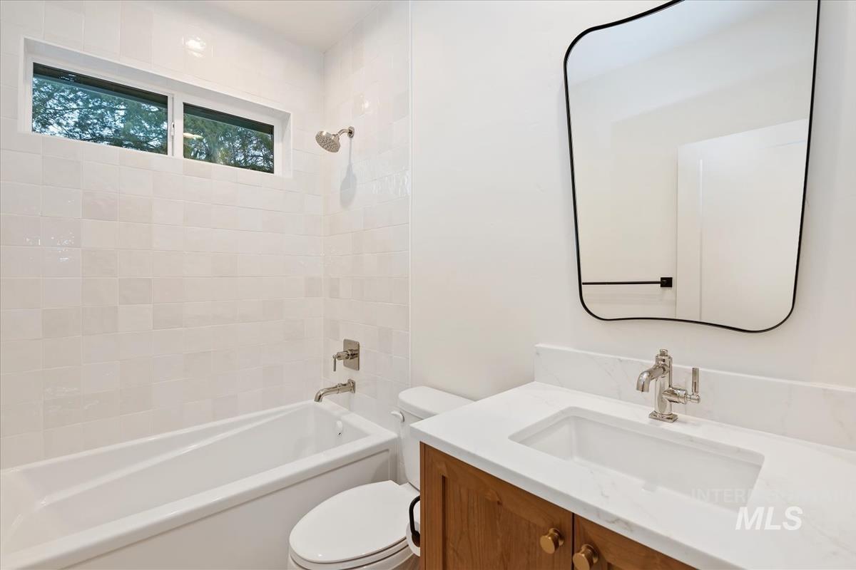 3300 N 39th St, Boise, Idaho 83703, 4 Bedrooms, 3 Bathrooms, Residential For Sale, Price $1,238,000,MLS 98974846