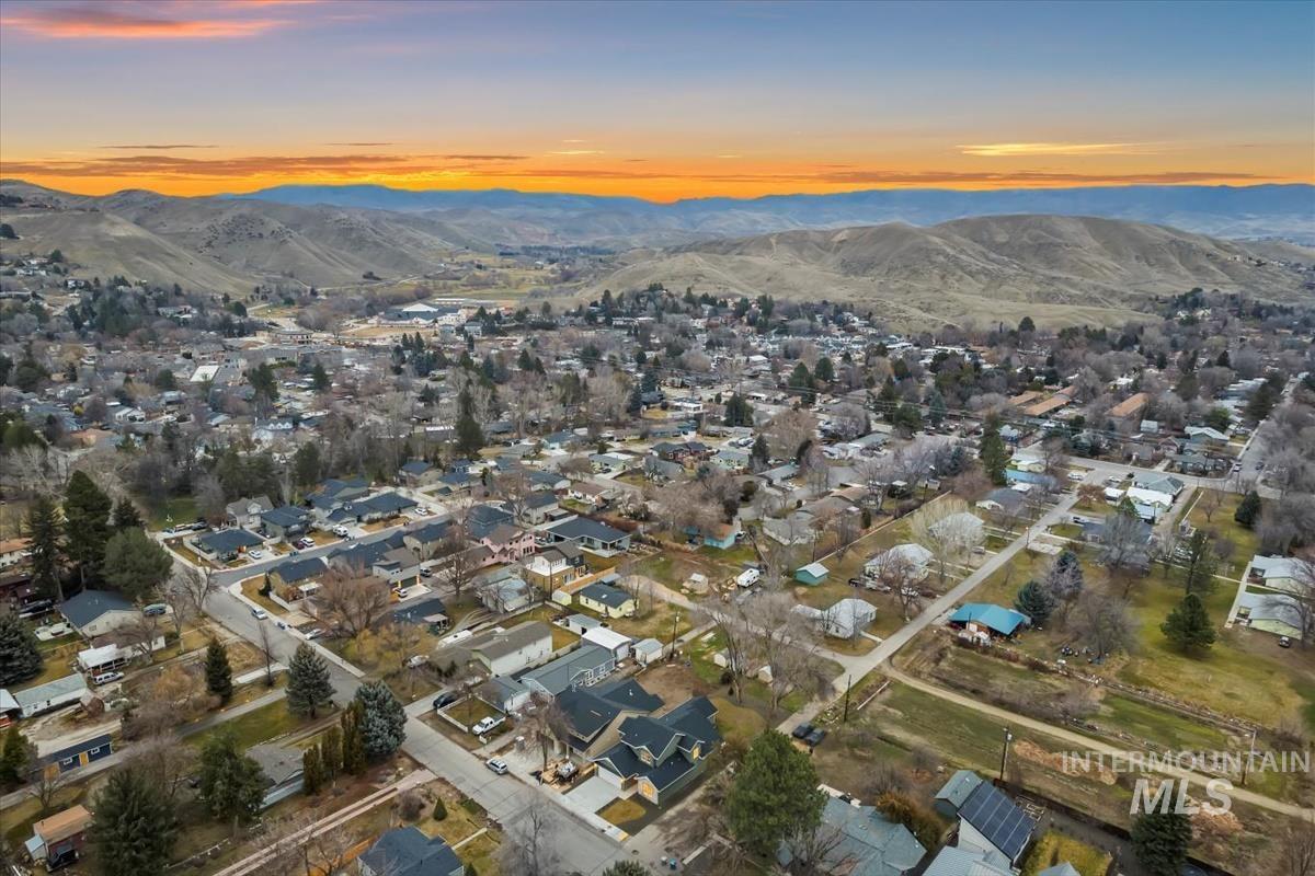 3300 N 39th St, Boise, Idaho 83703, 4 Bedrooms, 3 Bathrooms, Residential For Sale, Price $1,238,000,MLS 98974846