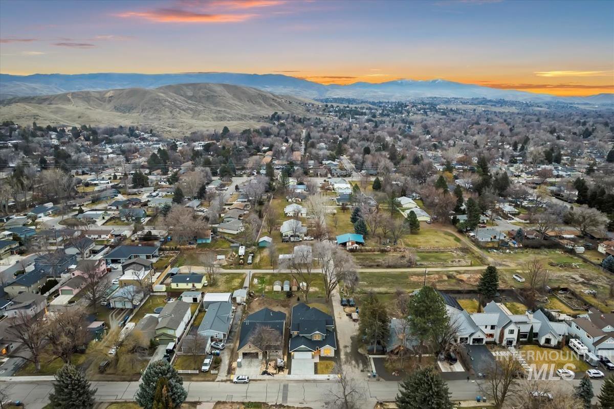 3300 N 39th St, Boise, Idaho 83703, 4 Bedrooms, 3 Bathrooms, Residential For Sale, Price $1,238,000,MLS 98974846