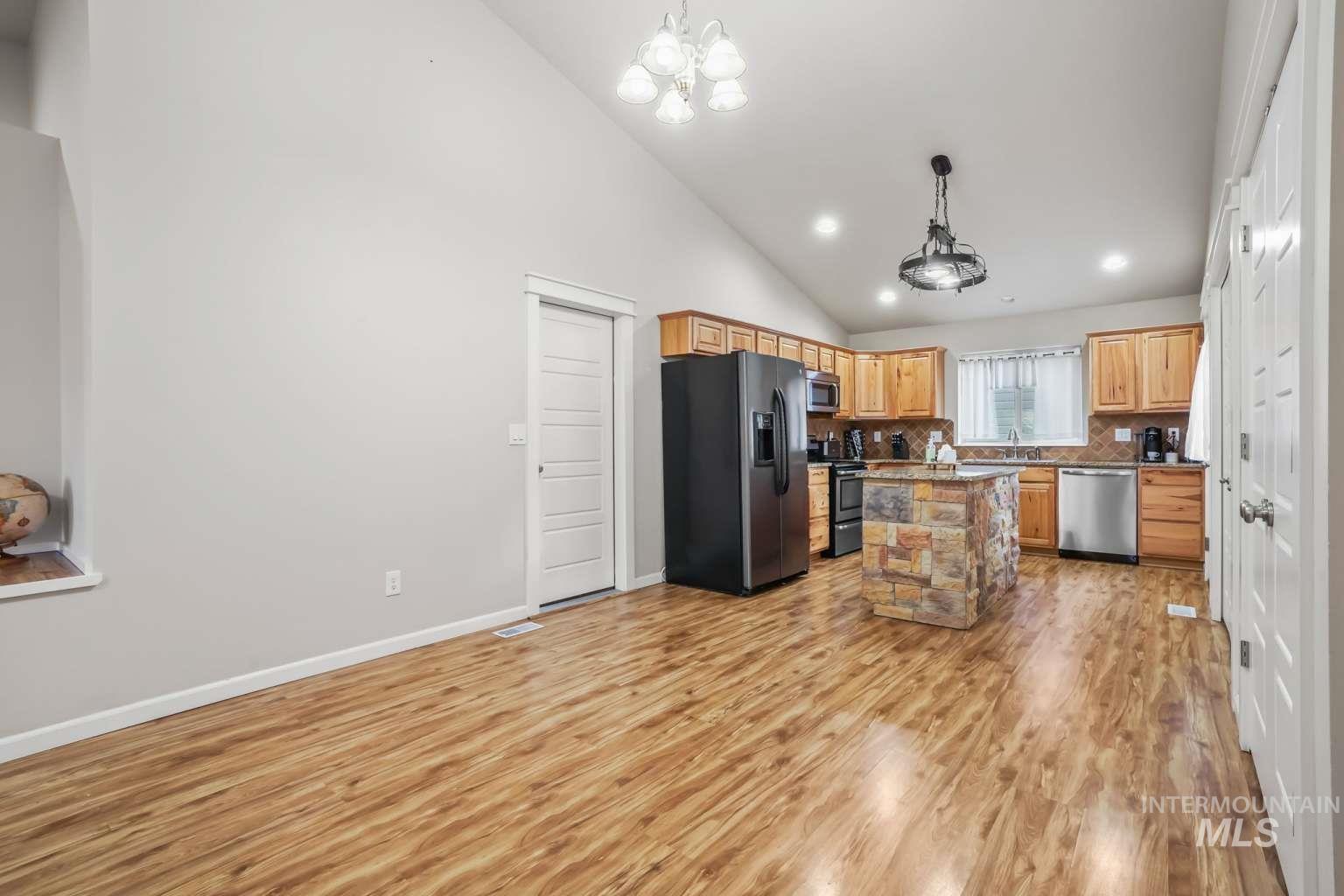 16439 N Driver St, Nampa, Idaho 83687, 3 Bedrooms, 2 Bathrooms, Residential For Sale, Price $379,999,MLS 98974848