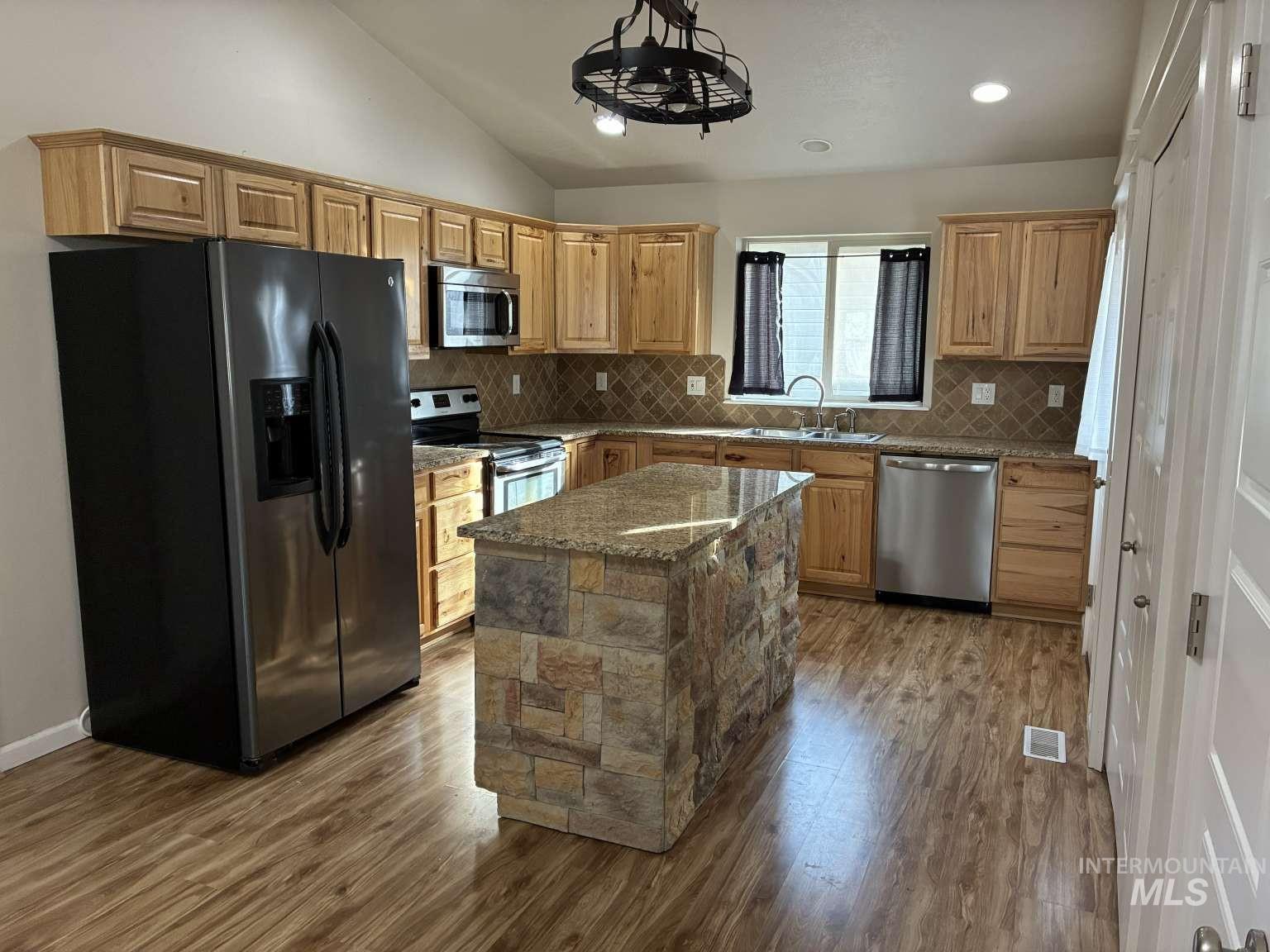 16439 N Driver St, Nampa, Idaho 83687, 3 Bedrooms, 2 Bathrooms, Residential For Sale, Price $379,999,MLS 98974848