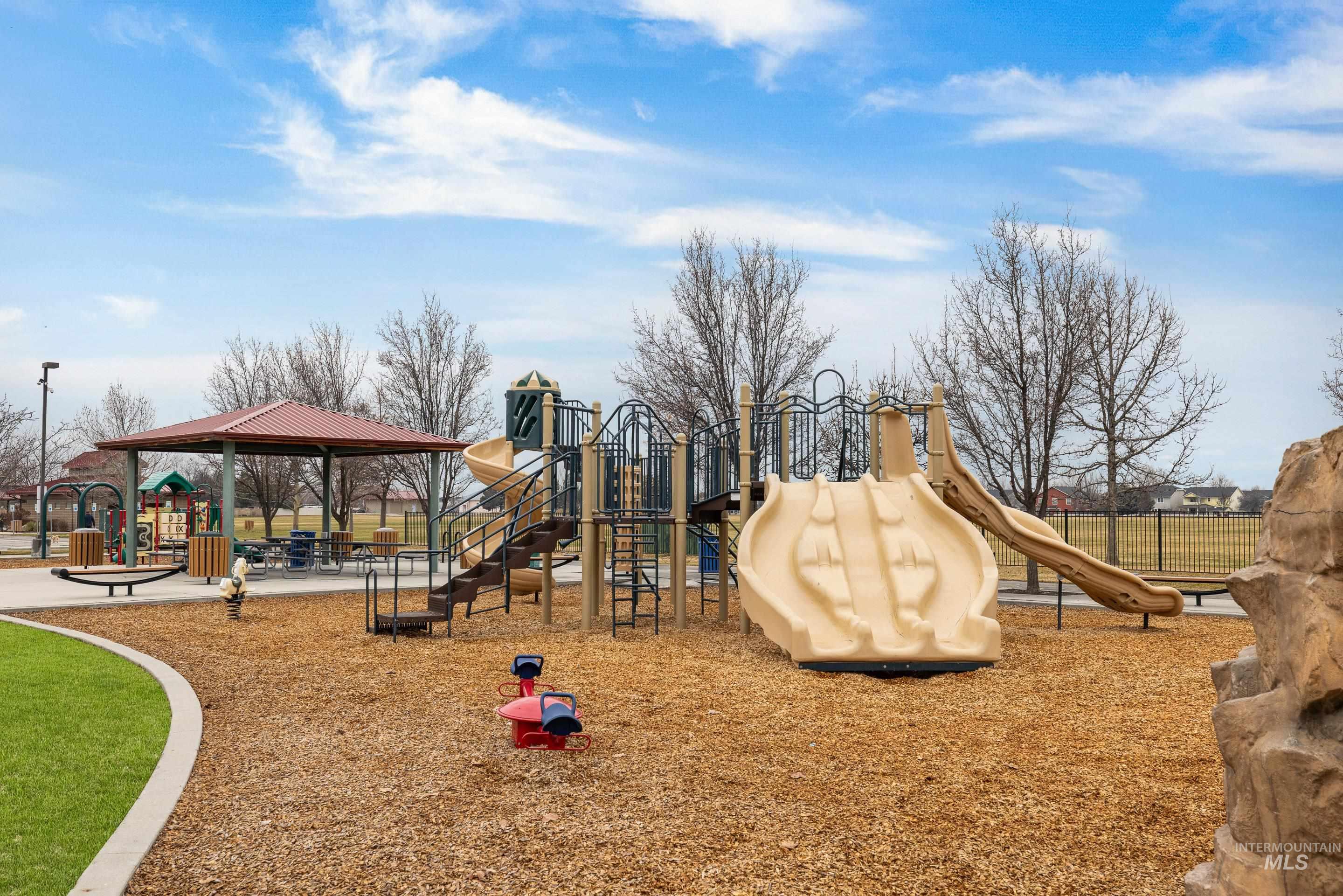 5201 N Toscana Ave, Meridian, Idaho 83642, 4 Bedrooms, 2 Bathrooms, Residential For Sale, Price $434,000,MLS 98974851