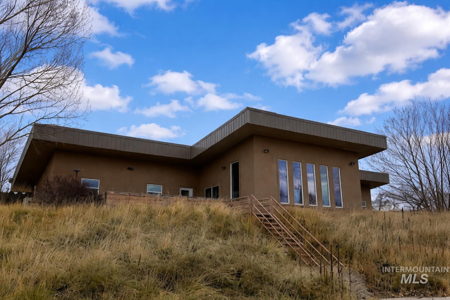 2050 E Medicine Wheel Ln, King Hill, Idaho 83633, 4 Bedrooms, 4 Bathrooms, Farm & Ranch For Sale, Price $1,500,000,MLS 98974852