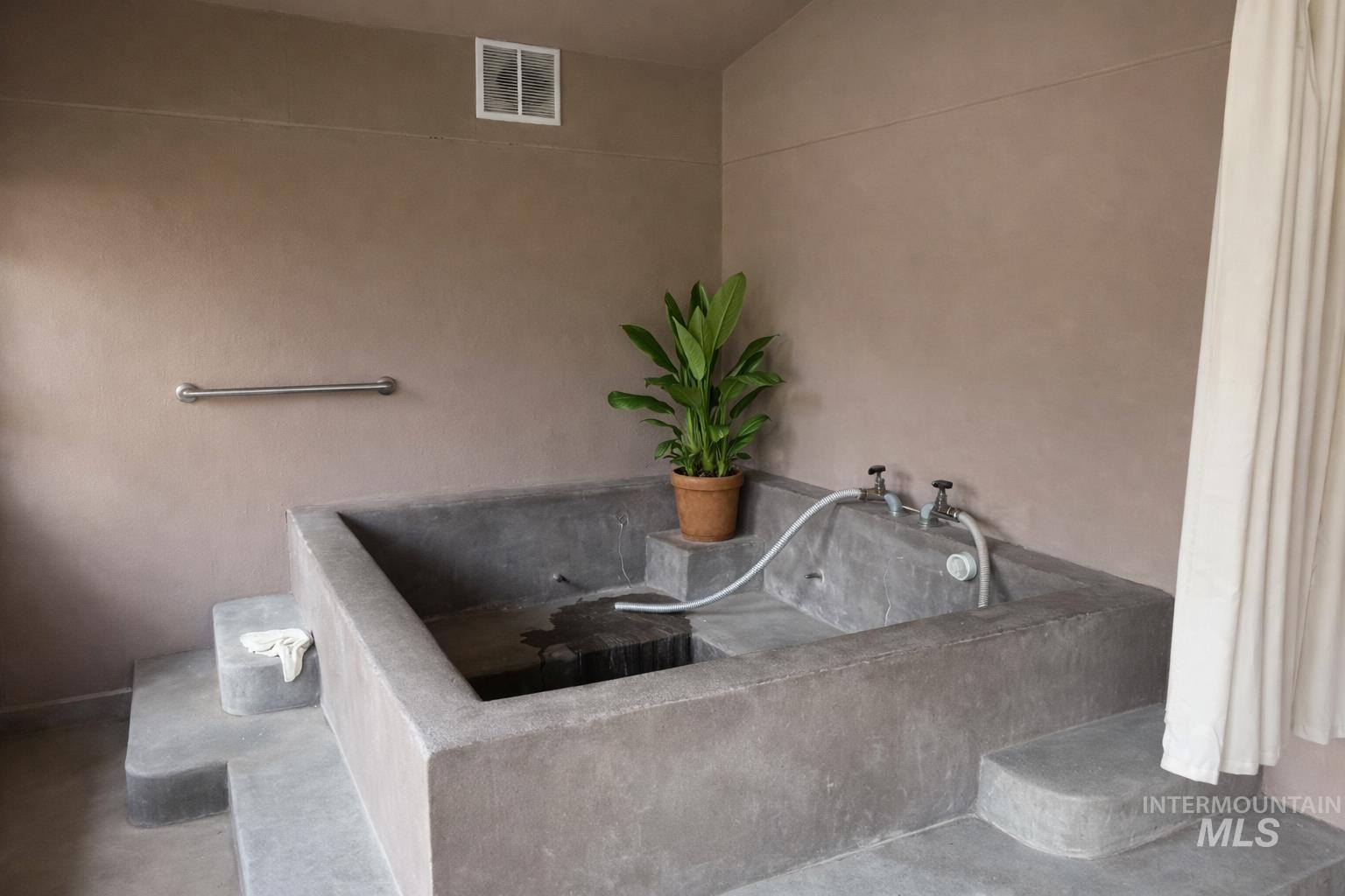 2050 E Medicine Wheel Ln, King Hill, Idaho 83633, 4 Bedrooms, 4 Bathrooms, Farm & Ranch For Sale, Price $1,500,000,MLS 98974852