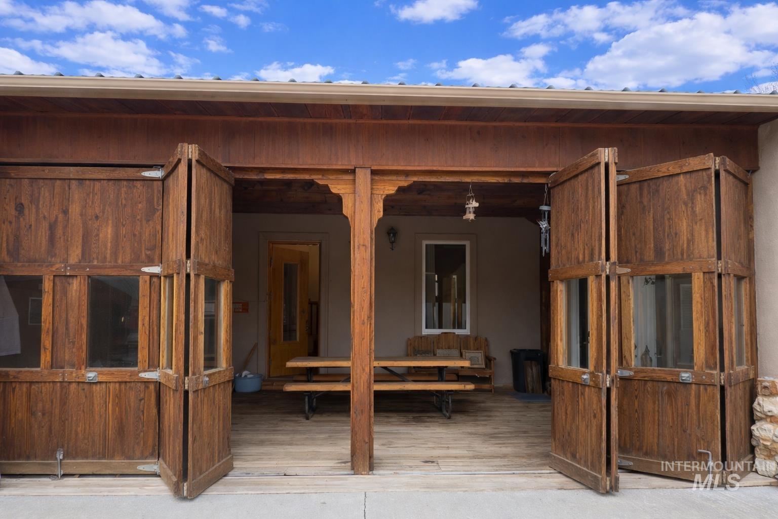 2050 E Medicine Wheel Ln, King Hill, Idaho 83633, 4 Bedrooms, 4 Bathrooms, Farm & Ranch For Sale, Price $1,500,000,MLS 98974852