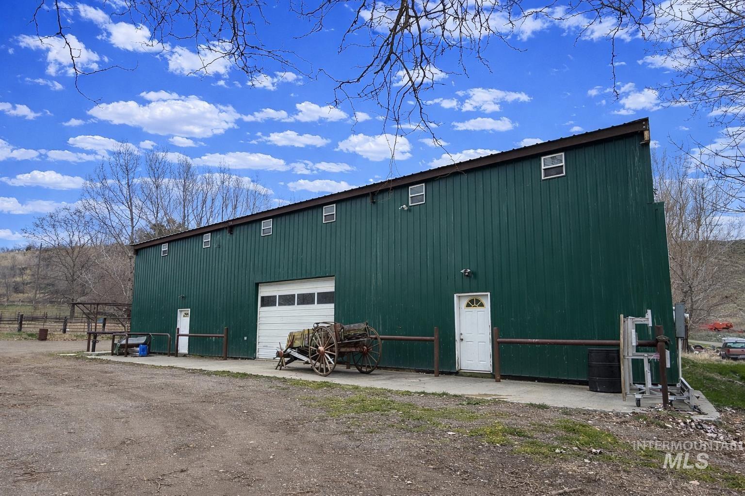 2050 E Medicine Wheel Ln, King Hill, Idaho 83633, 4 Bedrooms, 4 Bathrooms, Farm & Ranch For Sale, Price $1,500,000,MLS 98974852