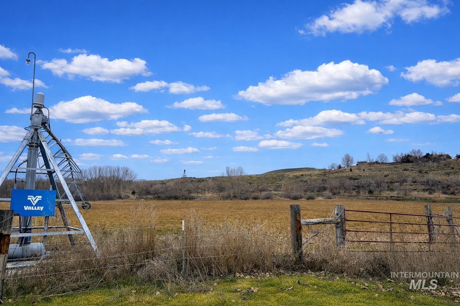 2050 E Medicine Wheel Ln, King Hill, Idaho 83633, 4 Bedrooms, 4 Bathrooms, Farm & Ranch For Sale, Price $1,500,000,MLS 98974852