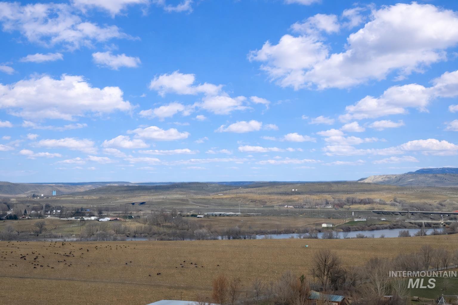 2050 E Medicine Wheel Ln, King Hill, Idaho 83633, 4 Bedrooms, 4 Bathrooms, Farm & Ranch For Sale, Price $1,500,000,MLS 98974852