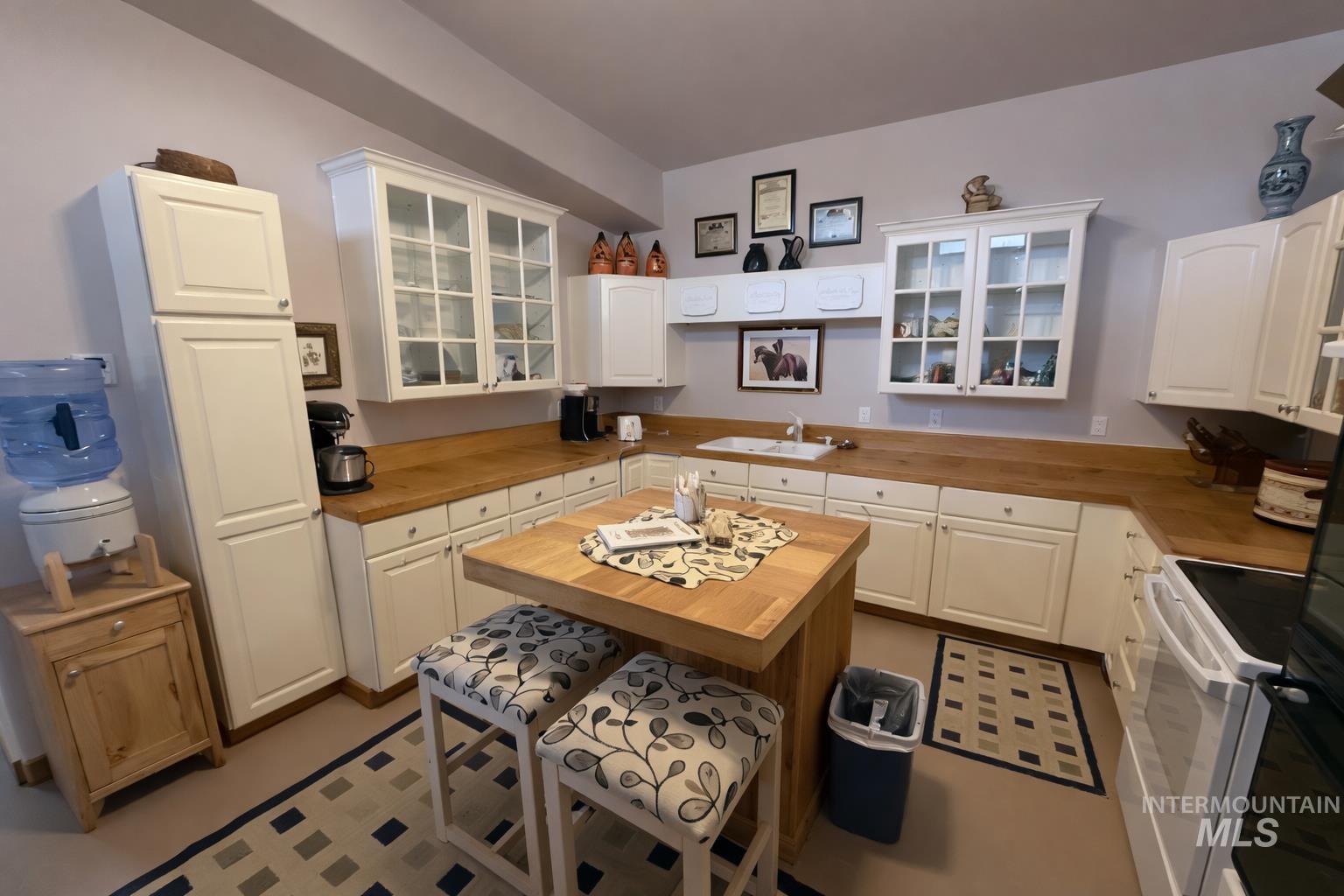 2050 E Medicine Wheel Ln, King Hill, Idaho 83633, 4 Bedrooms, 4 Bathrooms, Farm & Ranch For Sale, Price $1,500,000,MLS 98974852