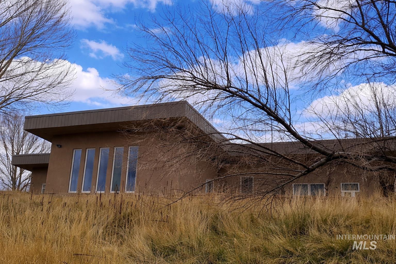 2050 E Medicine Wheel Ln, King Hill, Idaho 83633, 4 Bedrooms, 4 Bathrooms, Farm & Ranch For Sale, Price $1,500,000,MLS 98974852