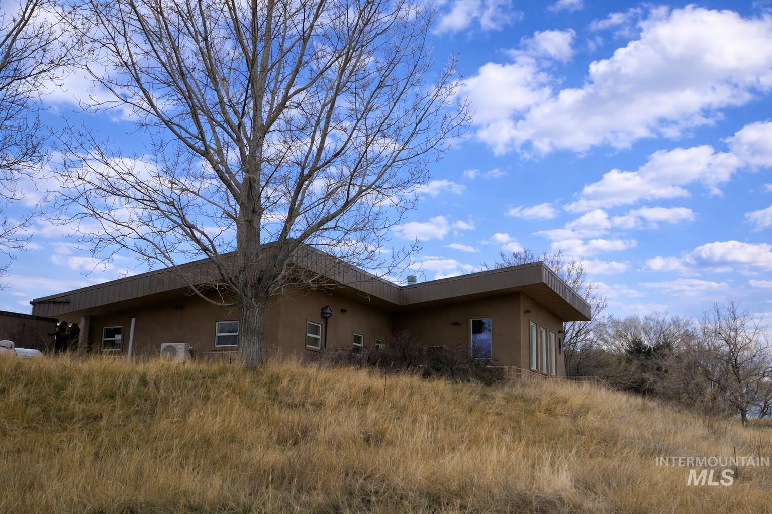 2050 E Medicine Wheel Ln, King Hill, Idaho 83633, 4 Bedrooms, 4 Bathrooms, Farm & Ranch For Sale, Price $1,500,000,MLS 98974852