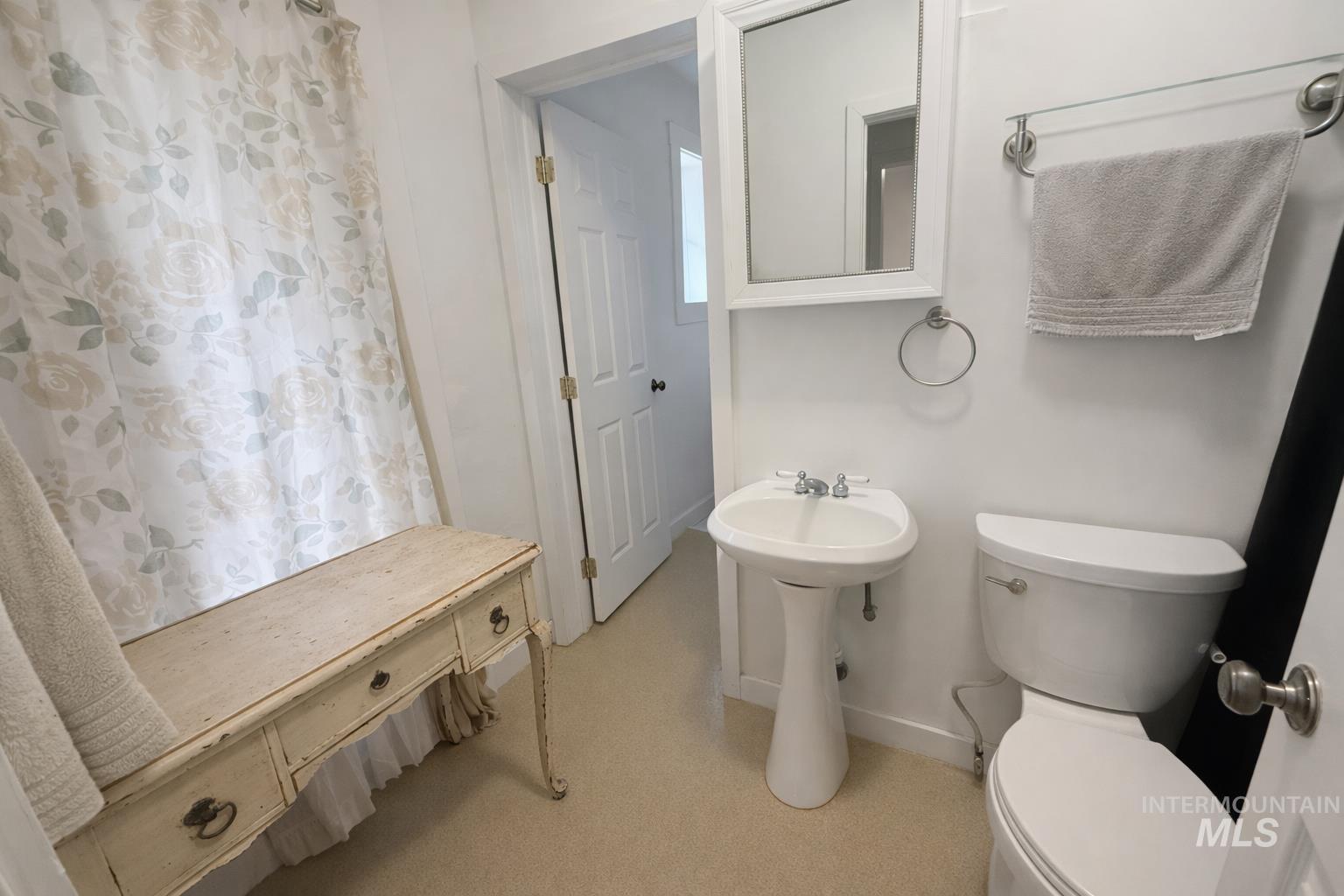 2050 E Medicine Wheel Ln, King Hill, Idaho 83633, 4 Bedrooms, 4 Bathrooms, Farm & Ranch For Sale, Price $1,500,000,MLS 98974852