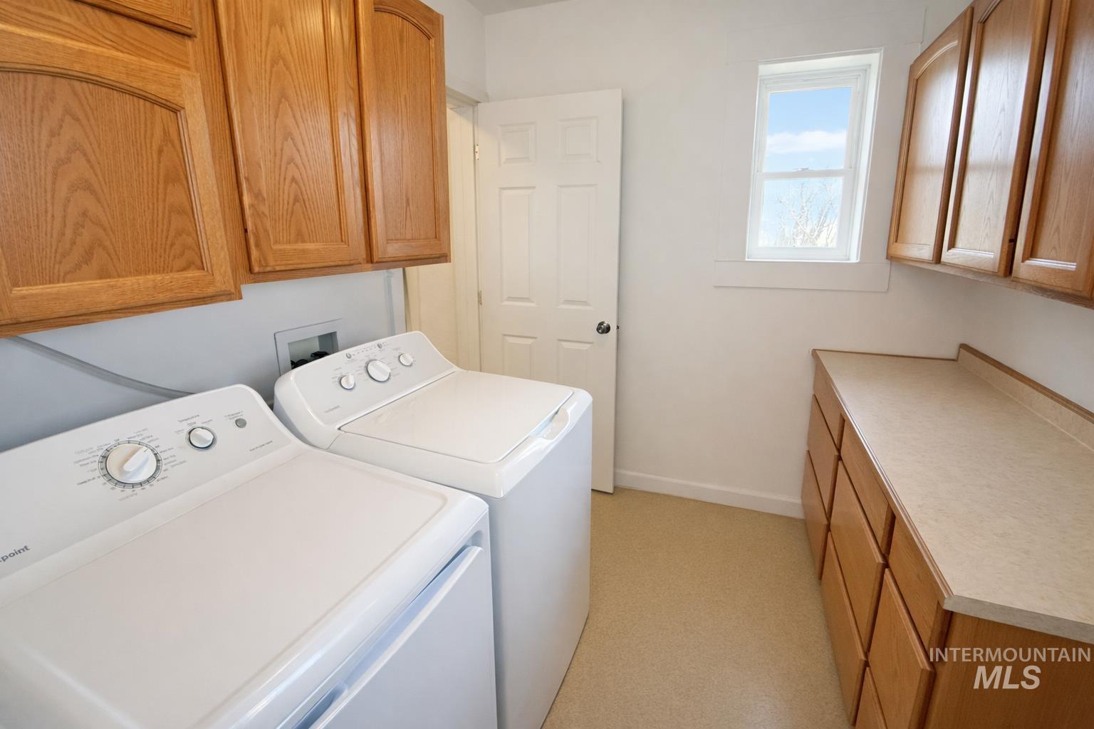 2050 E Medicine Wheel Ln, King Hill, Idaho 83633, 4 Bedrooms, 4 Bathrooms, Farm & Ranch For Sale, Price $1,500,000,MLS 98974852