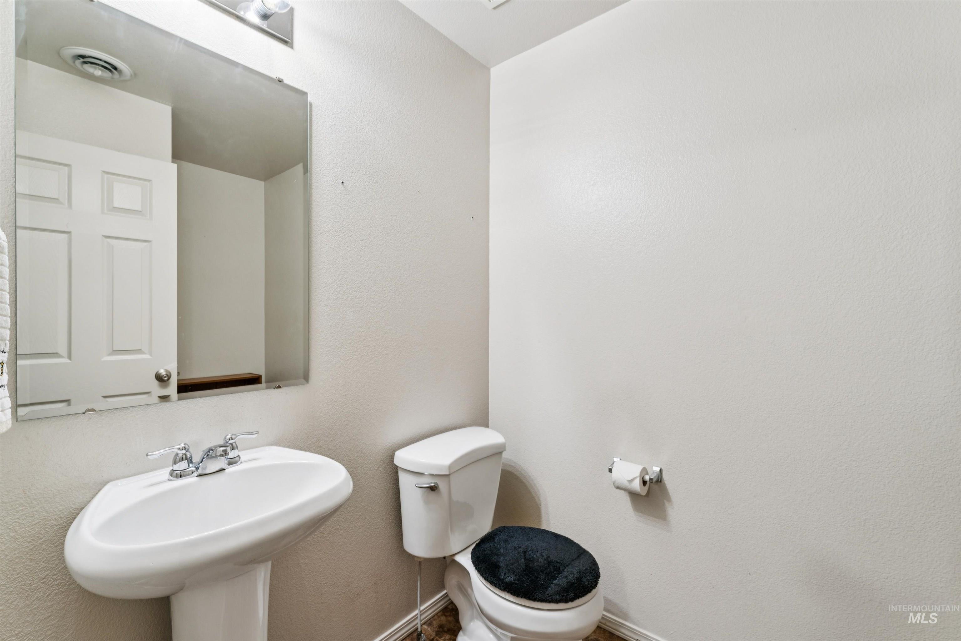 825 W Woodpine St, Meridian, Idaho 83646, 4 Bedrooms, 2.5 Bathrooms, Residential For Sale, Price $485,000, 98974855