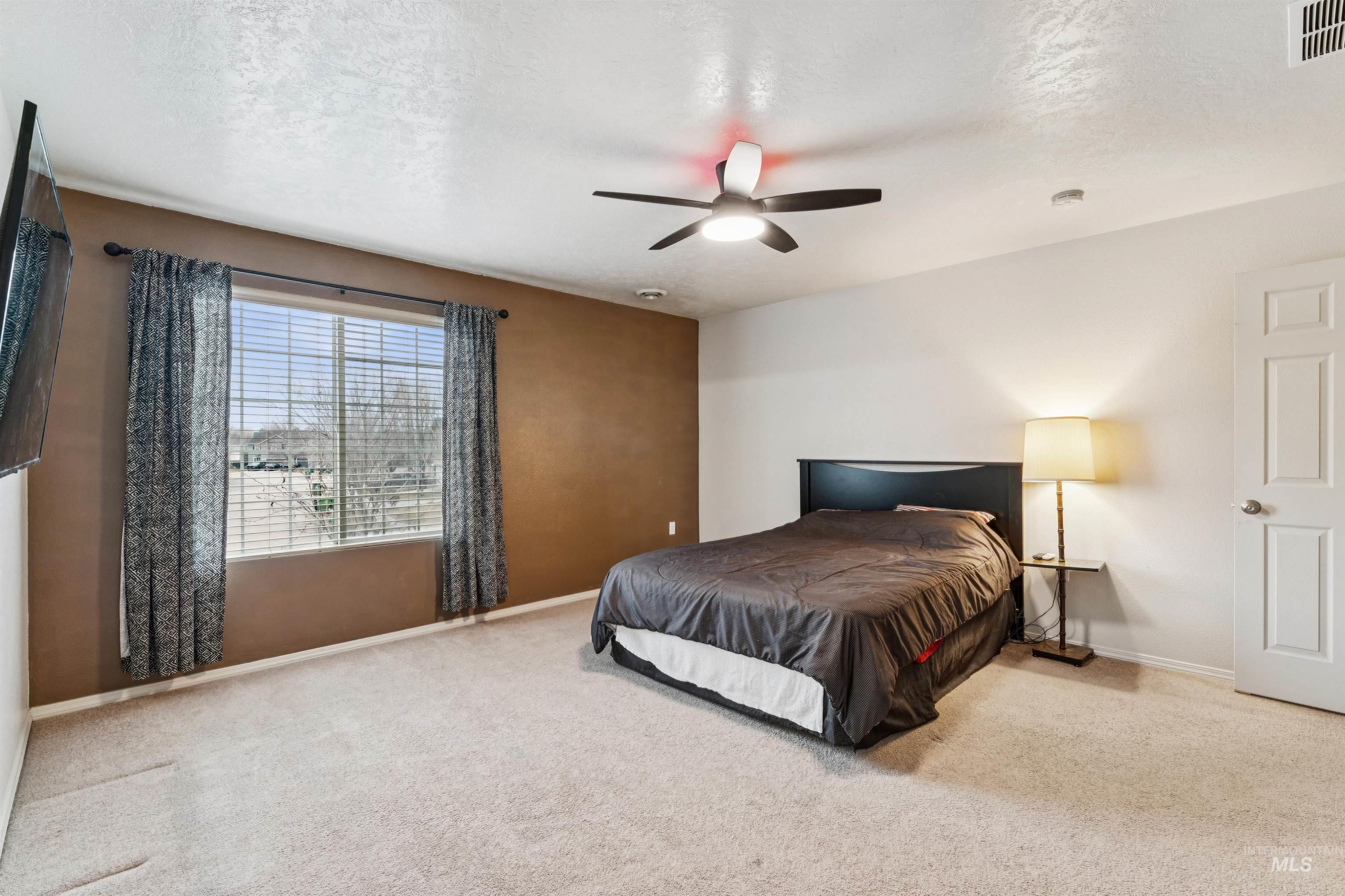 825 W Woodpine St, Meridian, Idaho 83646, 4 Bedrooms, 2.5 Bathrooms, Residential For Sale, Price $485,000,MLS 98974855