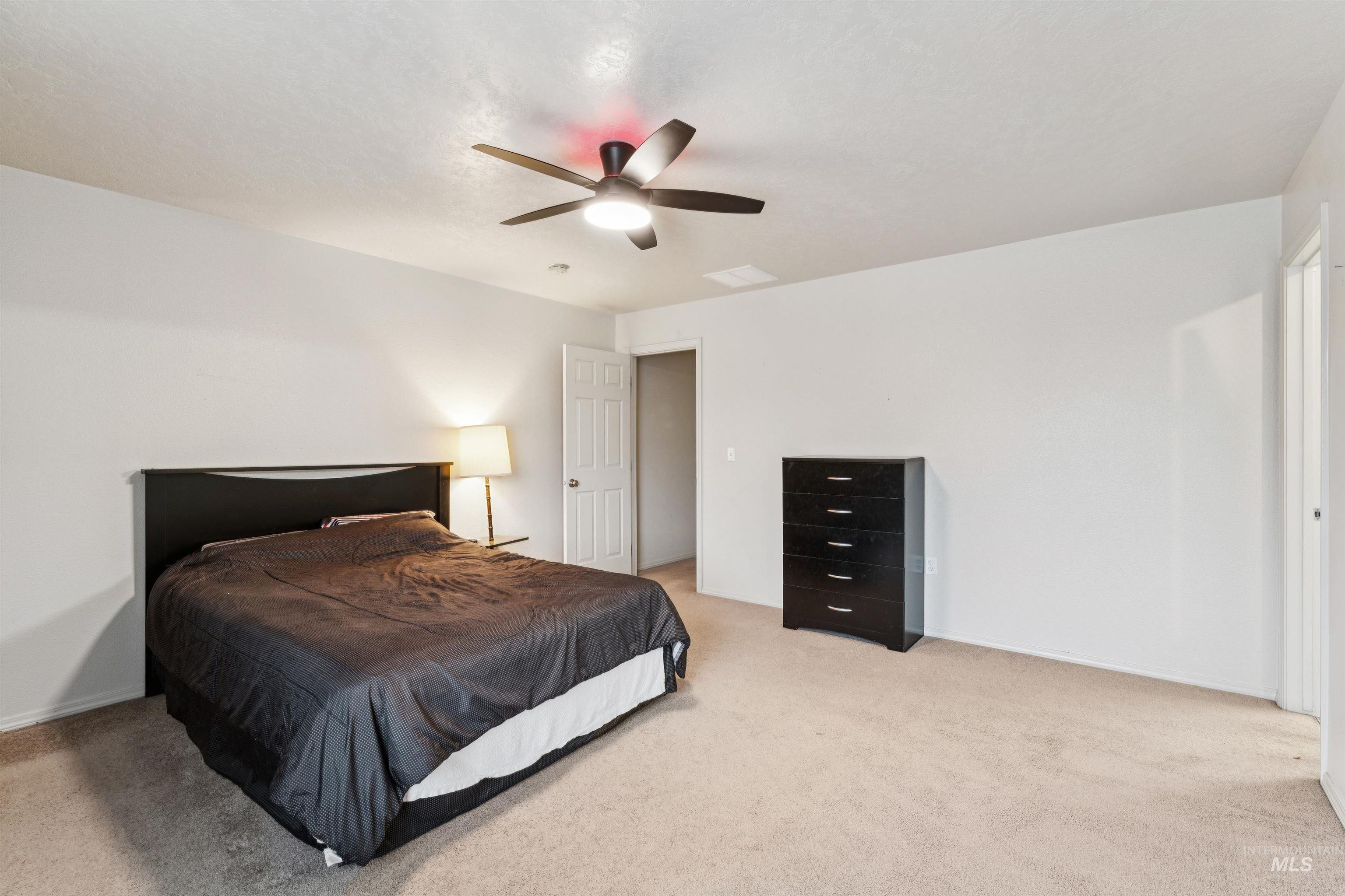 825 W Woodpine St, Meridian, Idaho 83646, 4 Bedrooms, 2.5 Bathrooms, Residential For Sale, Price $485,000,MLS 98974855