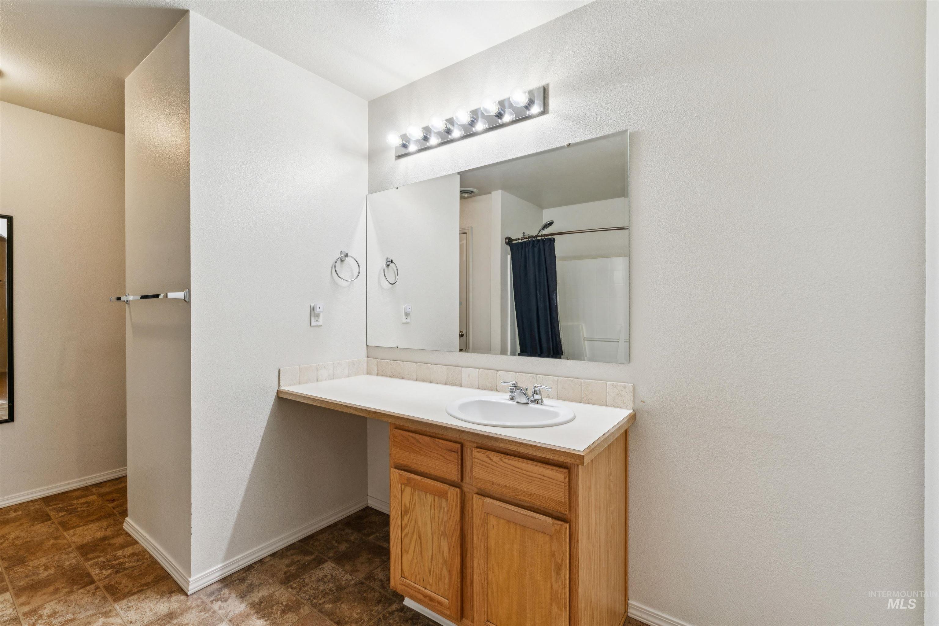 825 W Woodpine St, Meridian, Idaho 83646, 4 Bedrooms, 2.5 Bathrooms, Residential For Sale, Price $485,000, 98974855