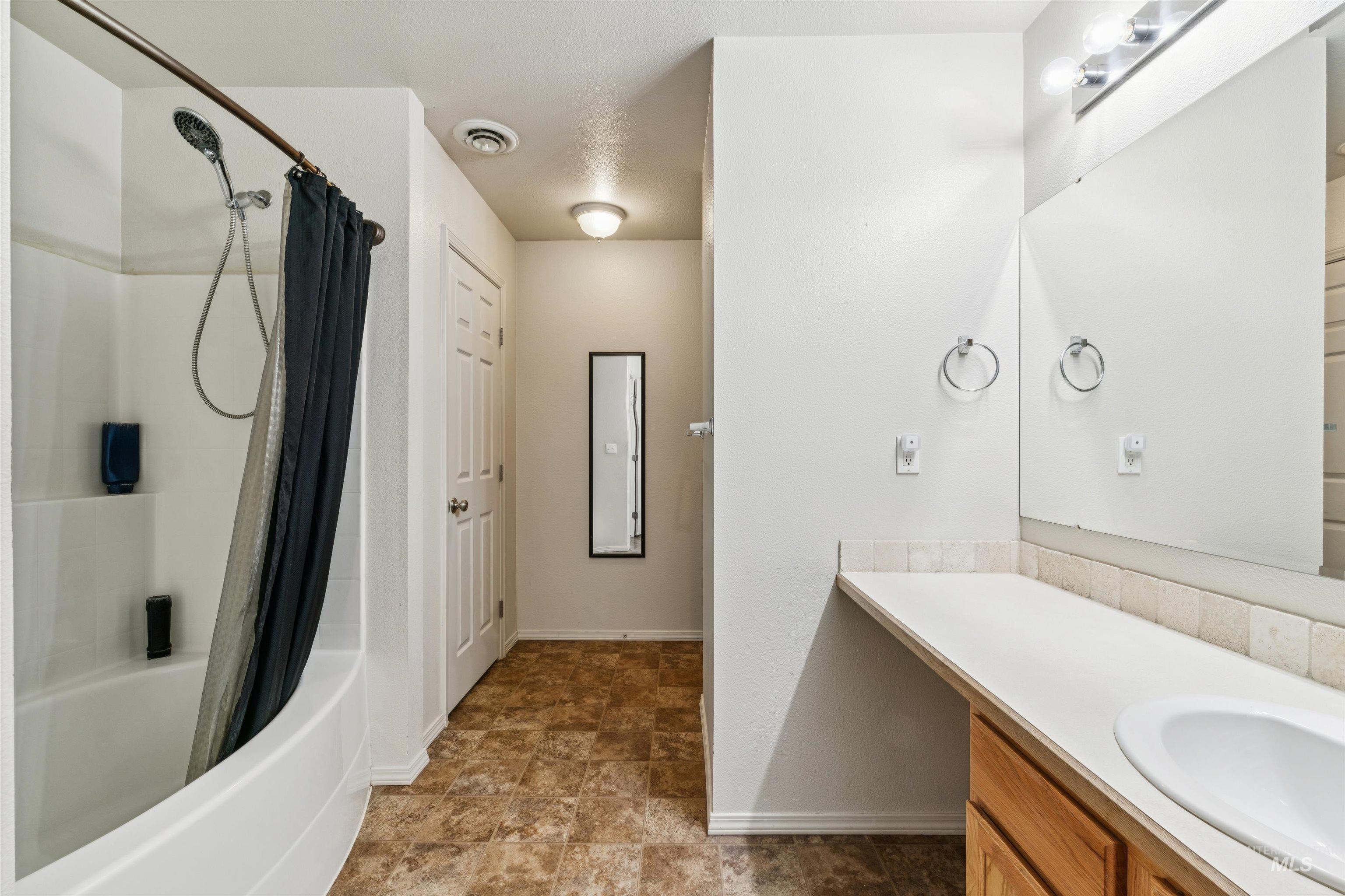 825 W Woodpine St, Meridian, Idaho 83646, 4 Bedrooms, 2.5 Bathrooms, Residential For Sale, Price $485,000, 98974855